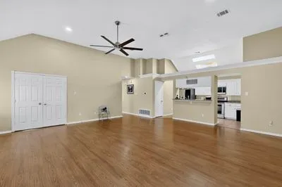 Single Family Residence For Sale in Dallas County , 1157 Meadow Park Lane, Grand Prairie, Texas 75052, 3 Bedroom, 2 Bathroom, 2 Garage spaces, 1,541 Sqft, built in 1985, mls#21316611, Real Estate Agent in Grand Prairie, Homes For Sale in Dallas county, Homes For Sale in Grand Prairie, Realtor in Grand Prairie Texas, Real Estate Brokerage Independent Realty Texas, Luminita Cordes Realtor