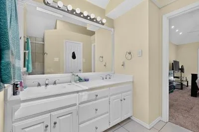 Single Family Residence For Sale in Dallas County , 1157 Meadow Park Lane, Grand Prairie, Texas 75052, 3 Bedroom, 2 Bathroom, 2 Garage spaces, 1,541 Sqft, built in 1985, mls#21316611, Real Estate Agent in Grand Prairie, Homes For Sale in Dallas county, Homes For Sale in Grand Prairie, Realtor in Grand Prairie Texas, Real Estate Brokerage Independent Realty Texas, Luminita Cordes Realtor