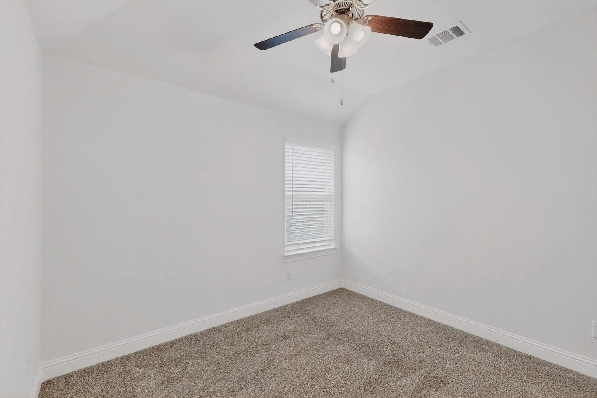 Single Family Residence For Sale in Denton County , 7113 Dandelion Drive, Little Elm, Texas 76227, 4 Bedroom, 3 Bathroom, 2 Garage spaces, 2,394 Sqft, built in 2020, mls#21316613, Real Estate Agent in Little Elm, Homes For Sale in Denton county, Homes For Sale in Little Elm, Realtor in Little Elm Texas, Real Estate Brokerage Independent Realty Texas, Luminita Cordes Realtor