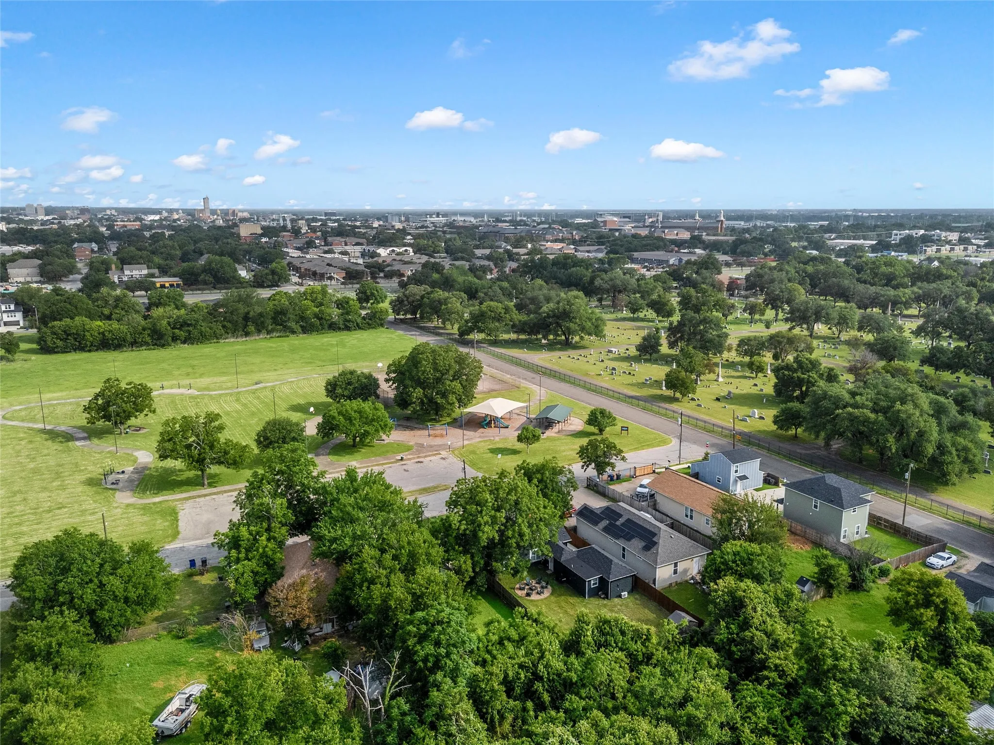 Single Family Residence For Sale in Mc Lennan County , 714 Hines Avenue, Waco, Texas 76706, 3 Bedroom, 2 Bathroom, Garage spaces, 1,152 Sqft, built in 1950, mls#21311097, Real Estate Agent in Waco, Homes For Sale in Mc Lennan county, Homes For Sale in Waco, Realtor in Waco Texas, Real Estate Brokerage Independent Realty Texas, Luminita Cordes Realtor