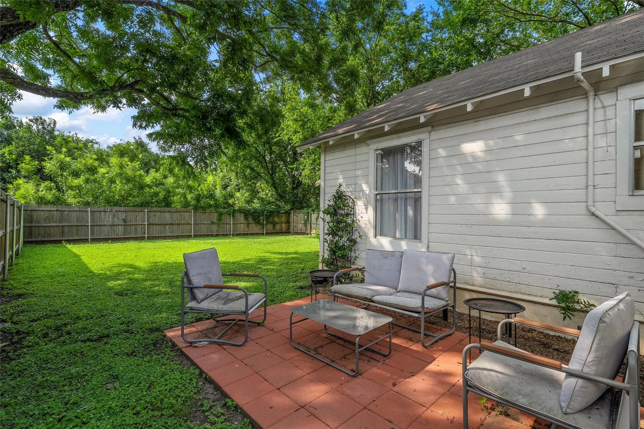 Single Family Residence For Sale in Mc Lennan County , 714 Hines Avenue, Waco, Texas 76706, 3 Bedroom, 2 Bathroom, Garage spaces, 1,152 Sqft, built in 1950, mls#21311097, Real Estate Agent in Waco, Homes For Sale in Mc Lennan county, Homes For Sale in Waco, Realtor in Waco Texas, Real Estate Brokerage Independent Realty Texas, Luminita Cordes Realtor