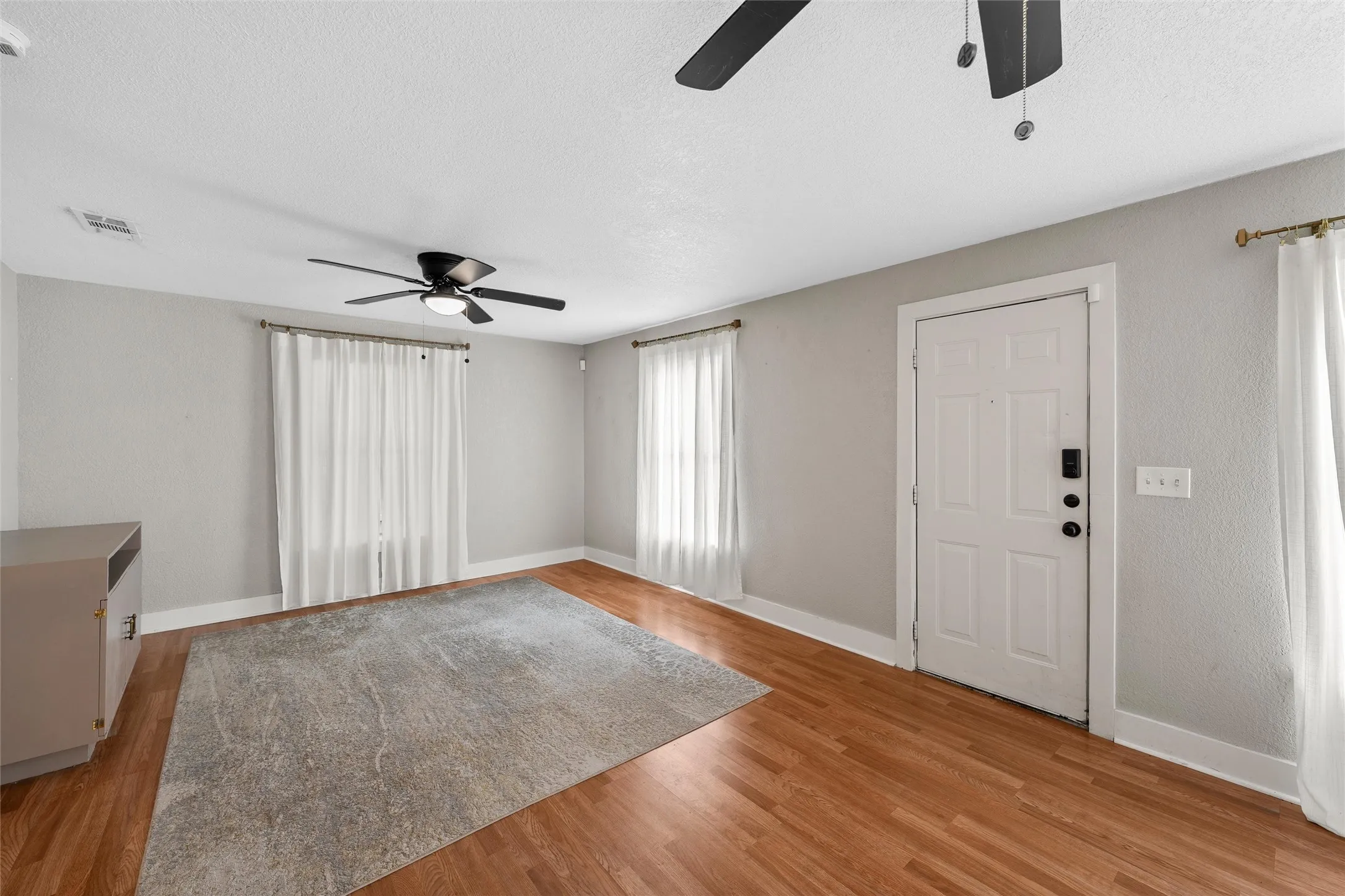 Single Family Residence For Sale in Mc Lennan County , 714 Hines Avenue, Waco, Texas 76706, 3 Bedroom, 2 Bathroom, Garage spaces, 1,152 Sqft, built in 1950, mls#21311097, Real Estate Agent in Waco, Homes For Sale in Mc Lennan county, Homes For Sale in Waco, Realtor in Waco Texas, Real Estate Brokerage Independent Realty Texas, Luminita Cordes Realtor