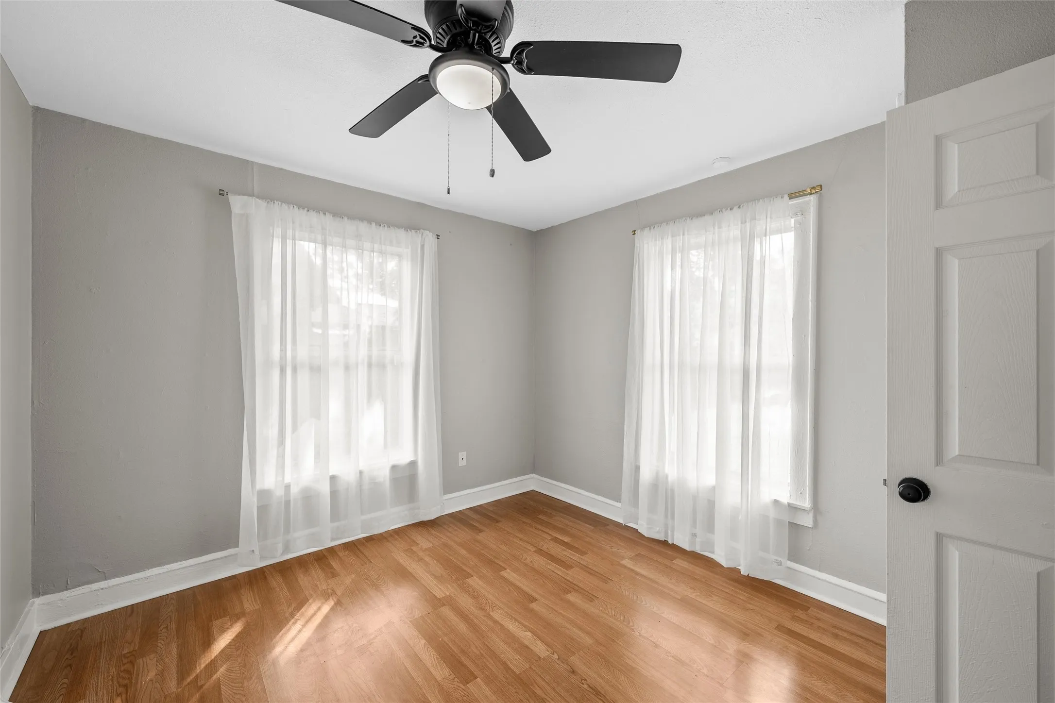 Single Family Residence For Sale in Mc Lennan County , 714 Hines Avenue, Waco, Texas 76706, 3 Bedroom, 2 Bathroom, Garage spaces, 1,152 Sqft, built in 1950, mls#21311097, Real Estate Agent in Waco, Homes For Sale in Mc Lennan county, Homes For Sale in Waco, Realtor in Waco Texas, Real Estate Brokerage Independent Realty Texas, Luminita Cordes Realtor