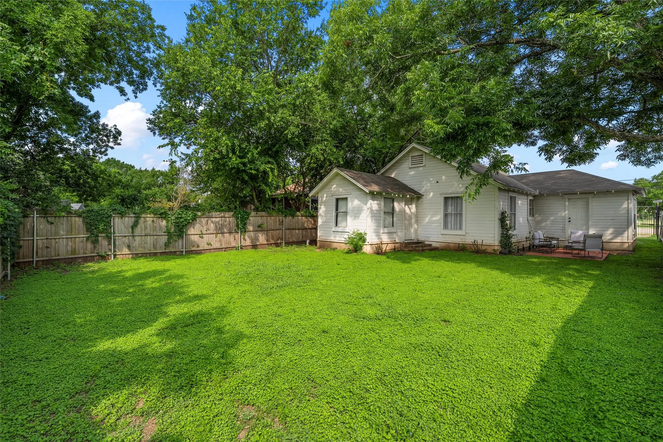 Single Family Residence For Sale in Mc Lennan County , 714 Hines Avenue, Waco, Texas 76706, 3 Bedroom, 2 Bathroom, Garage spaces, 1,152 Sqft, built in 1950, mls#21311097, Real Estate Agent in Waco, Homes For Sale in Mc Lennan county, Homes For Sale in Waco, Realtor in Waco Texas, Real Estate Brokerage Independent Realty Texas, Luminita Cordes Realtor