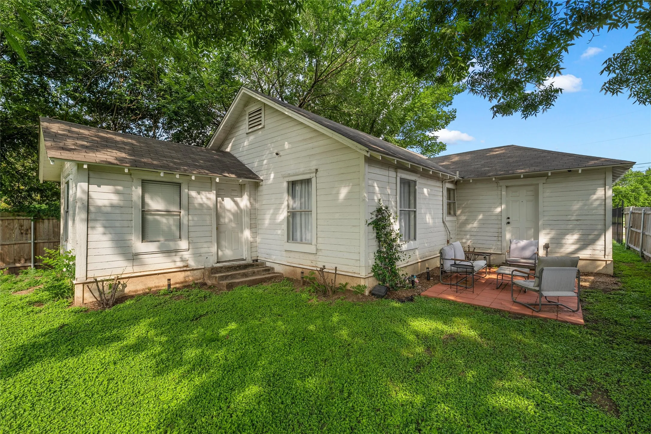 Single Family Residence For Sale in Mc Lennan County , 714 Hines Avenue, Waco, Texas 76706, 3 Bedroom, 2 Bathroom, Garage spaces, 1,152 Sqft, built in 1950, mls#21311097, Real Estate Agent in Waco, Homes For Sale in Mc Lennan county, Homes For Sale in Waco, Realtor in Waco Texas, Real Estate Brokerage Independent Realty Texas, Luminita Cordes Realtor