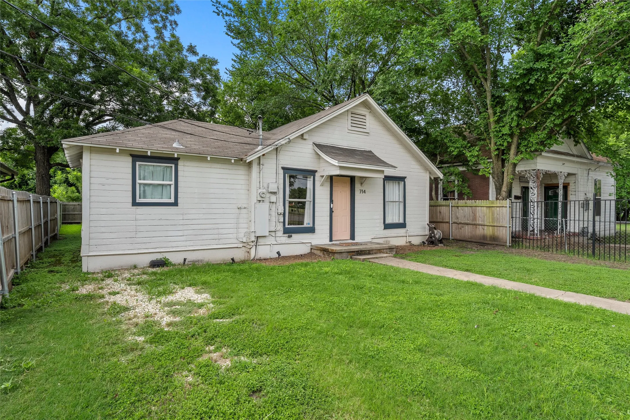 Single Family Residence For Sale in Mc Lennan County , 714 Hines Avenue, Waco, Texas 76706, 3 Bedroom, 2 Bathroom, Garage spaces, 1,152 Sqft, built in 1950, mls#21311097, Real Estate Agent in Waco, Homes For Sale in Mc Lennan county, Homes For Sale in Waco, Realtor in Waco Texas, Real Estate Brokerage Independent Realty Texas, Luminita Cordes Realtor