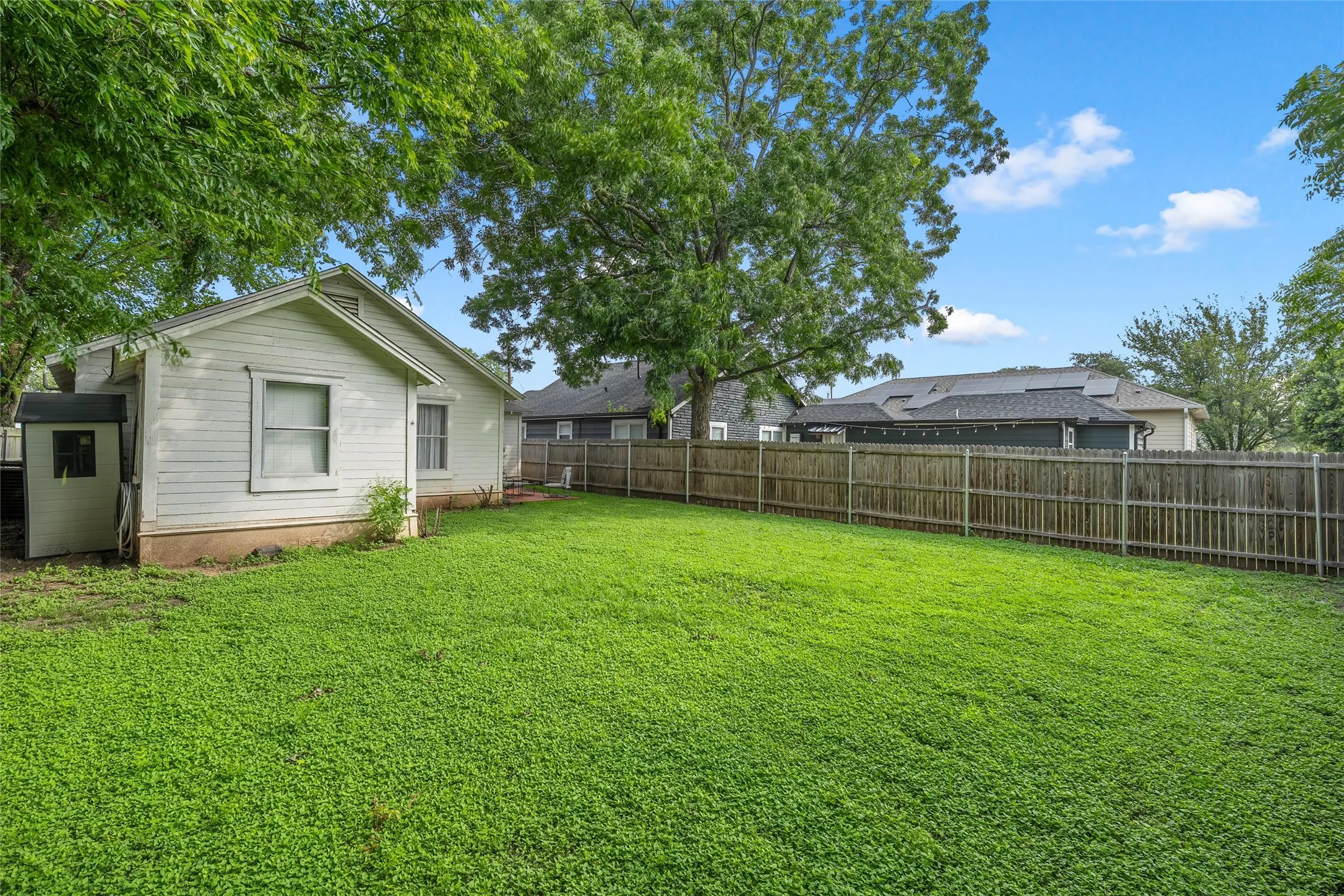 Single Family Residence For Sale in Mc Lennan County , 714 Hines Avenue, Waco, Texas 76706, 3 Bedroom, 2 Bathroom, Garage spaces, 1,152 Sqft, built in 1950, mls#21311097, Real Estate Agent in Waco, Homes For Sale in Mc Lennan county, Homes For Sale in Waco, Realtor in Waco Texas, Real Estate Brokerage Independent Realty Texas, Luminita Cordes Realtor