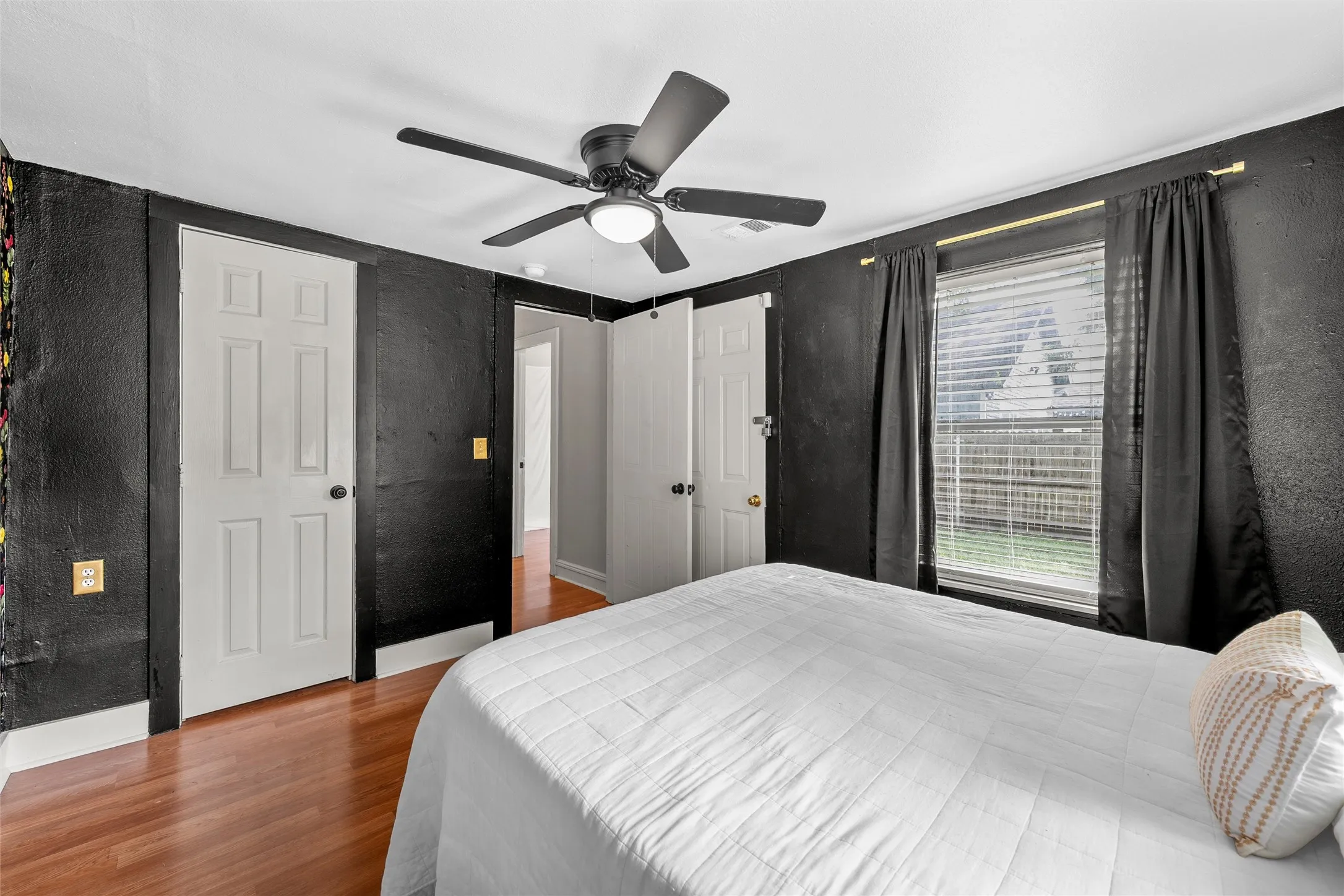 Single Family Residence For Sale in Mc Lennan County , 714 Hines Avenue, Waco, Texas 76706, 3 Bedroom, 2 Bathroom, Garage spaces, 1,152 Sqft, built in 1950, mls#21311097, Real Estate Agent in Waco, Homes For Sale in Mc Lennan county, Homes For Sale in Waco, Realtor in Waco Texas, Real Estate Brokerage Independent Realty Texas, Luminita Cordes Realtor