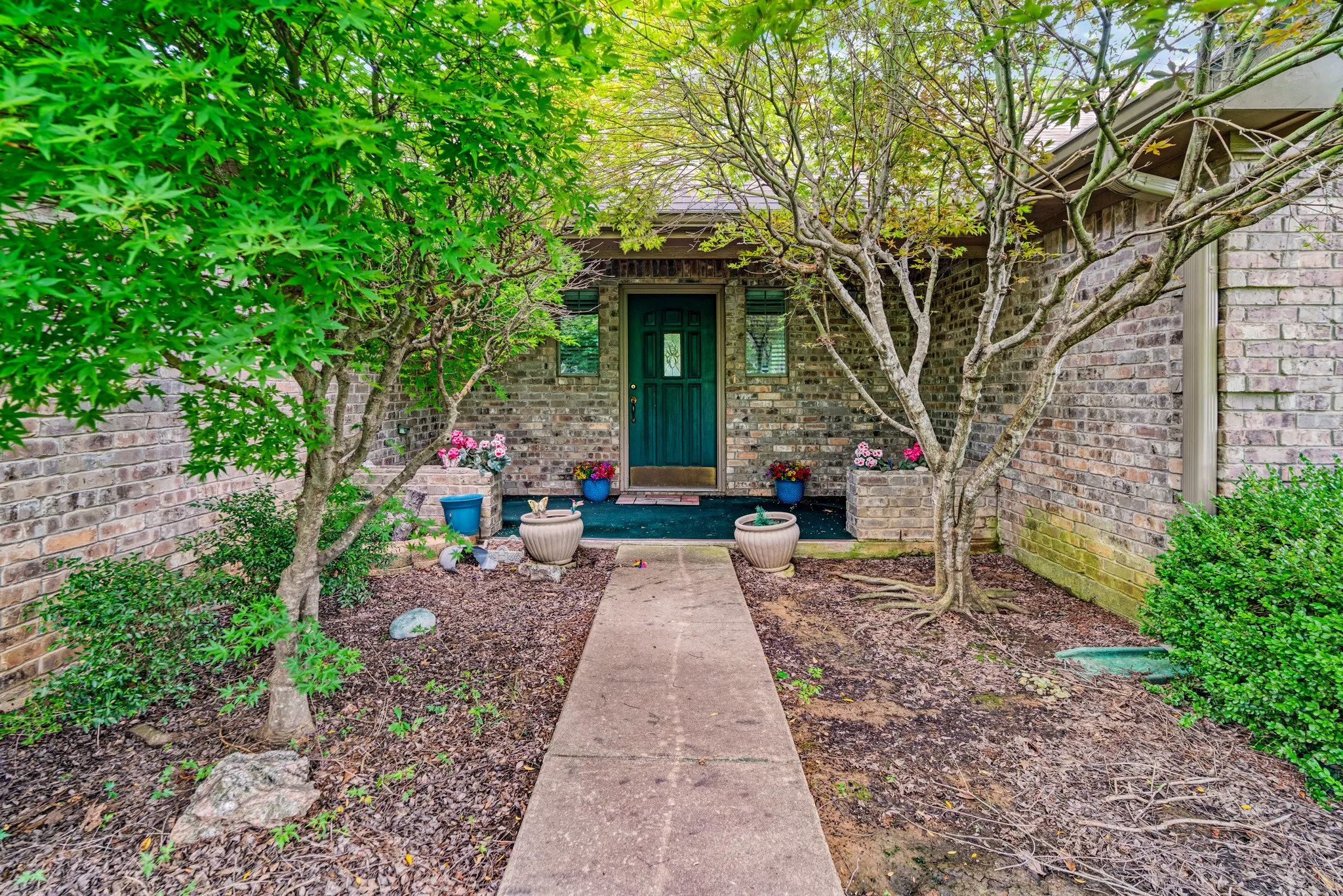 Single Family Residence For Sale in Lamar County , 570 N Center, Blossom, Texas 75416, 3 Bedroom, 2 Bathroom, 2 Garage spaces, 1,818 Sqft, built in 2001, mls#21316546, Real Estate Agent in Blossom, Homes For Sale in Lamar county, Homes For Sale in Blossom, Realtor in Blossom Texas, Real Estate Brokerage Independent Realty Texas, Luminita Cordes Realtor
