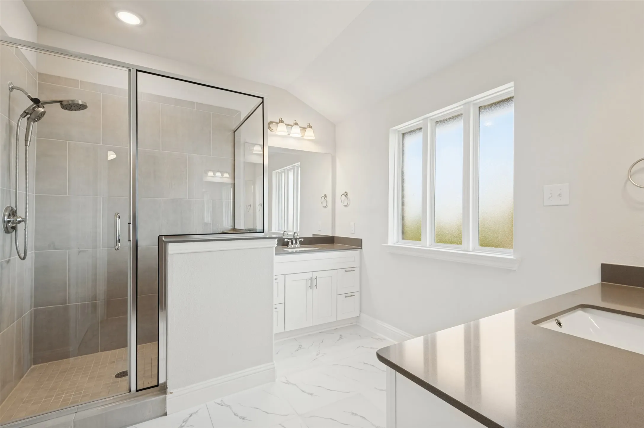 Townhouse For Rent in Denton County , 533 Hutchinson Lane, Lewisville, Texas 75077, 3 Bedroom, 3 Bathroom, 2 Garage spaces, 1,936 Sqft, built in 2022, mls#21316617, Real Estate Agent in Lewisville, Homes For Rent in Denton county, Homes For Rent in Lewisville, Realtor in Lewisville Texas, Real Estate Brokerage Independent Realty Texas, Luminita Cordes Realtor