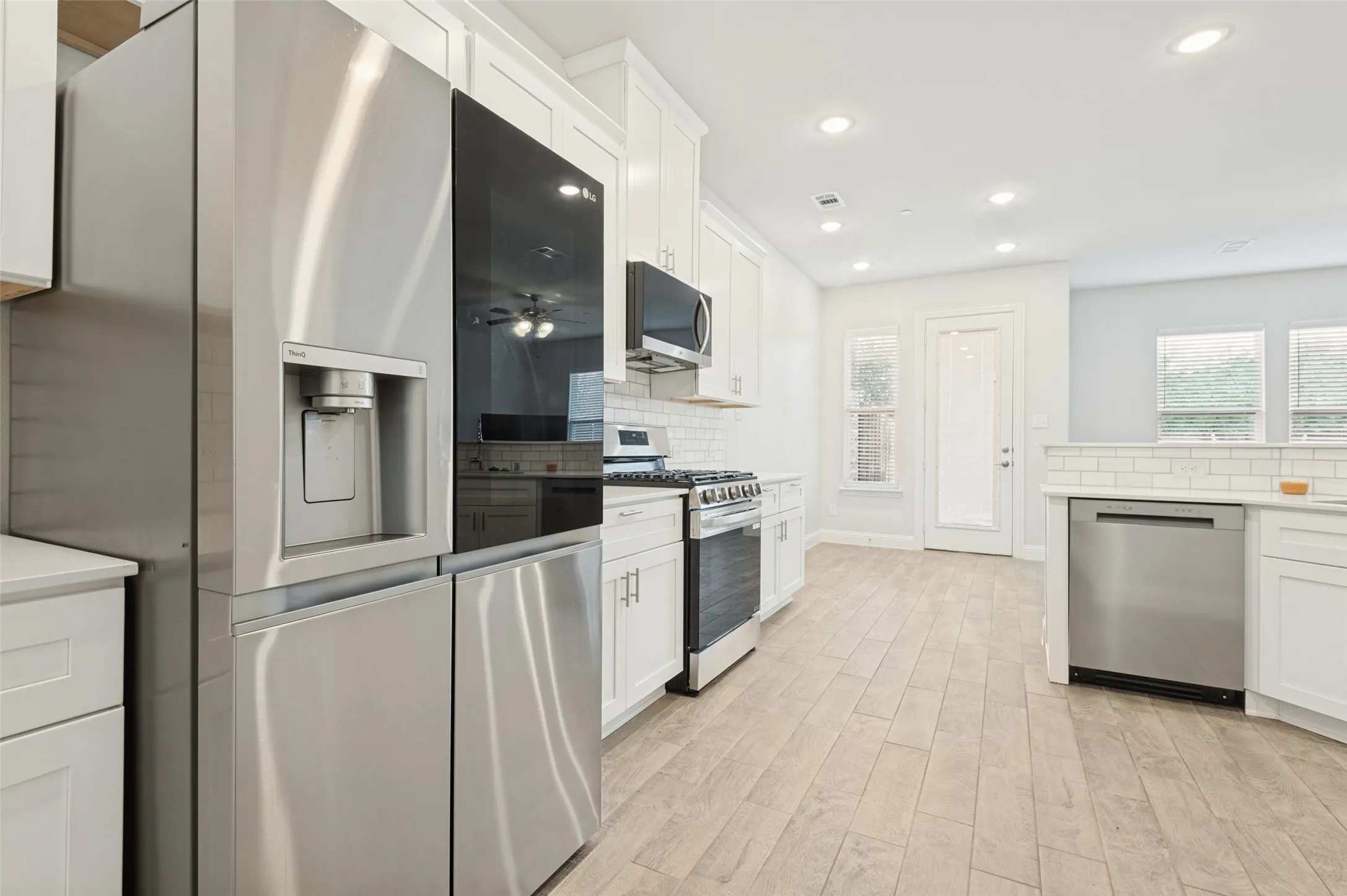 Townhouse For Rent in Denton County , 533 Hutchinson Lane, Lewisville, Texas 75077, 3 Bedroom, 3 Bathroom, 2 Garage spaces, 1,936 Sqft, built in 2022, mls#21316617, Real Estate Agent in Lewisville, Homes For Rent in Denton county, Homes For Rent in Lewisville, Realtor in Lewisville Texas, Real Estate Brokerage Independent Realty Texas, Luminita Cordes Realtor