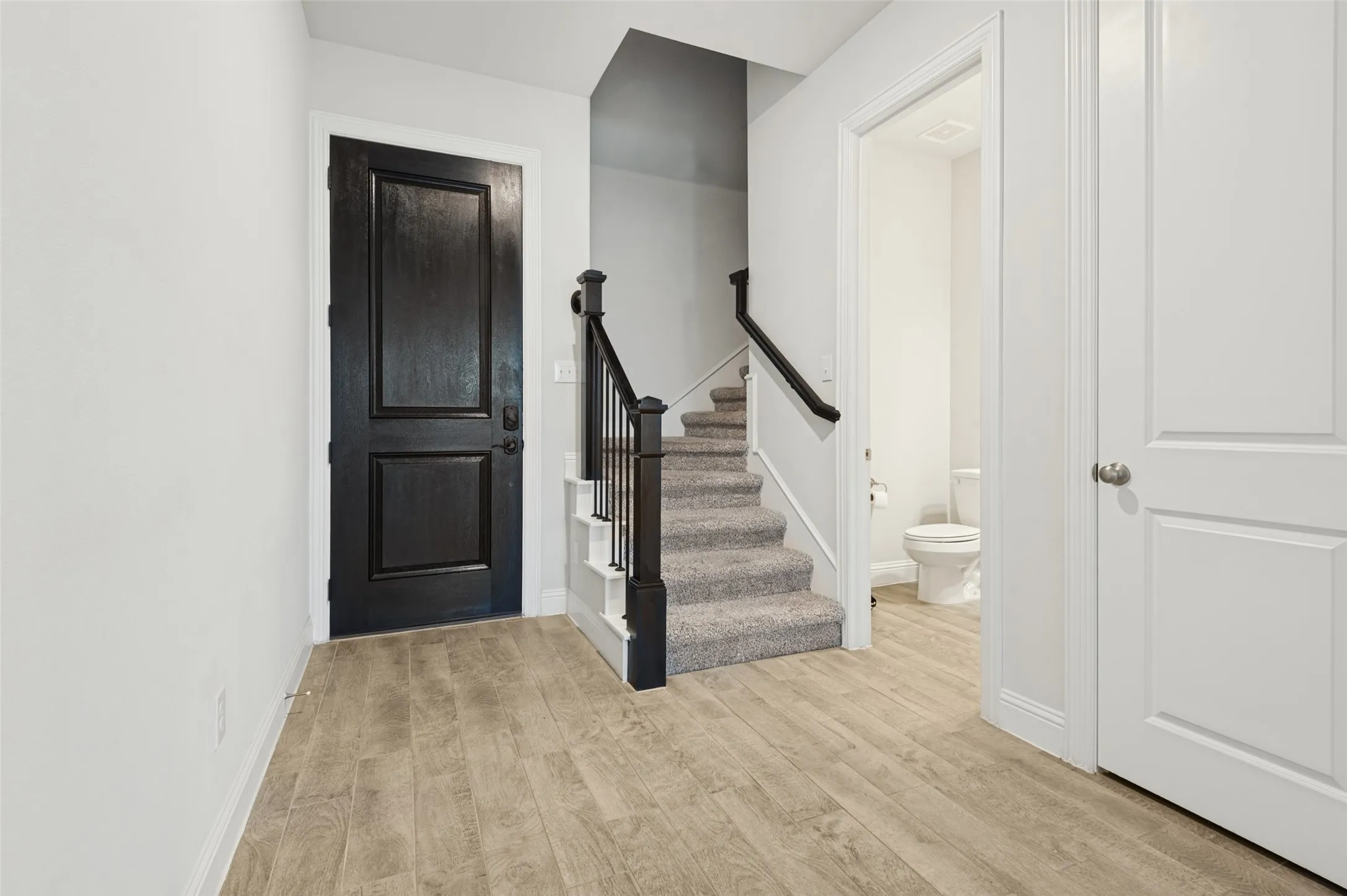 Townhouse For Rent in Denton County , 533 Hutchinson Lane, Lewisville, Texas 75077, 3 Bedroom, 3 Bathroom, 2 Garage spaces, 1,936 Sqft, built in 2022, mls#21316617, Real Estate Agent in Lewisville, Homes For Rent in Denton county, Homes For Rent in Lewisville, Realtor in Lewisville Texas, Real Estate Brokerage Independent Realty Texas, Luminita Cordes Realtor