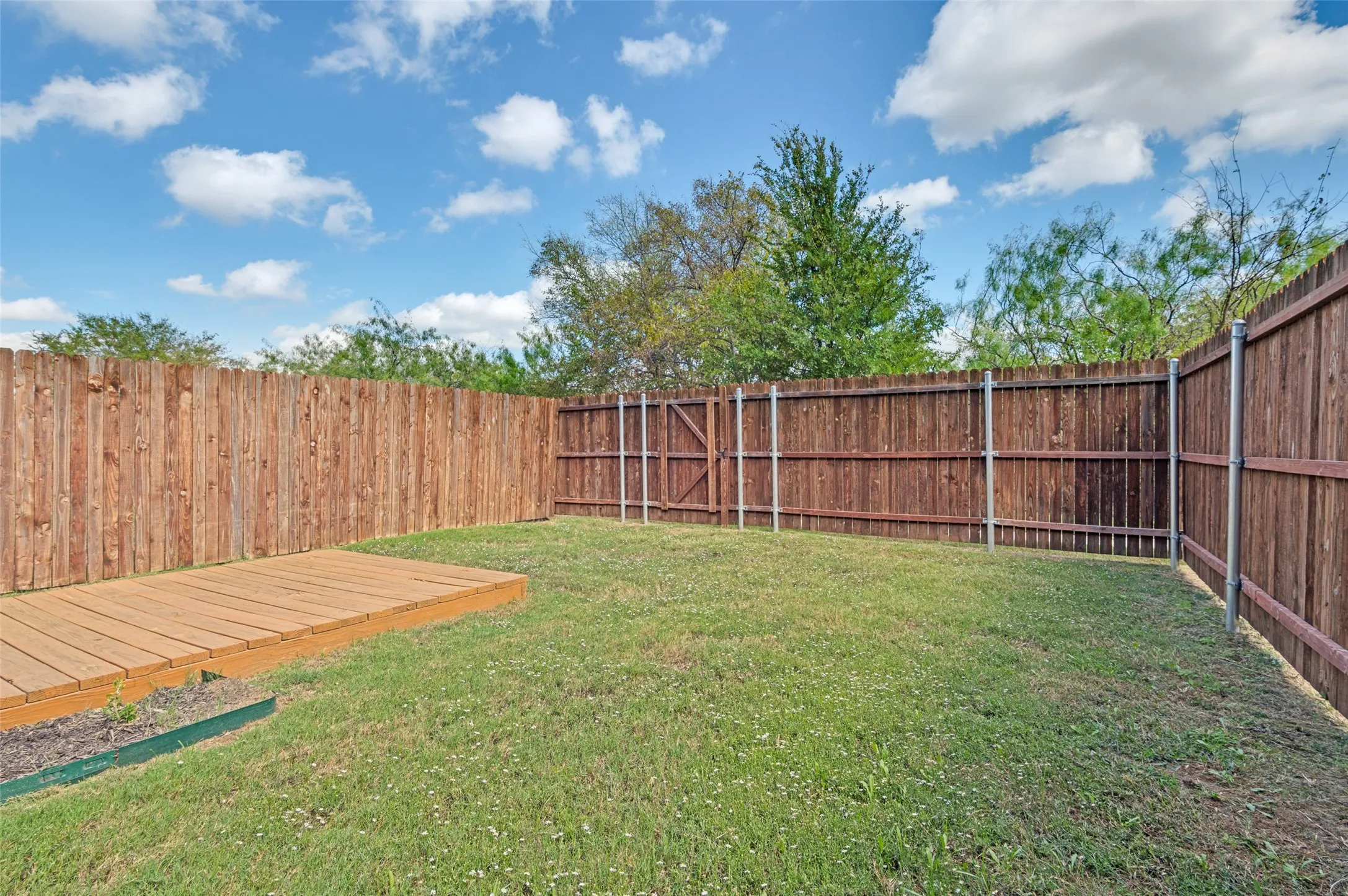 Townhouse For Rent in Denton County , 533 Hutchinson Lane, Lewisville, Texas 75077, 3 Bedroom, 3 Bathroom, 2 Garage spaces, 1,936 Sqft, built in 2022, mls#21316617, Real Estate Agent in Lewisville, Homes For Rent in Denton county, Homes For Rent in Lewisville, Realtor in Lewisville Texas, Real Estate Brokerage Independent Realty Texas, Luminita Cordes Realtor