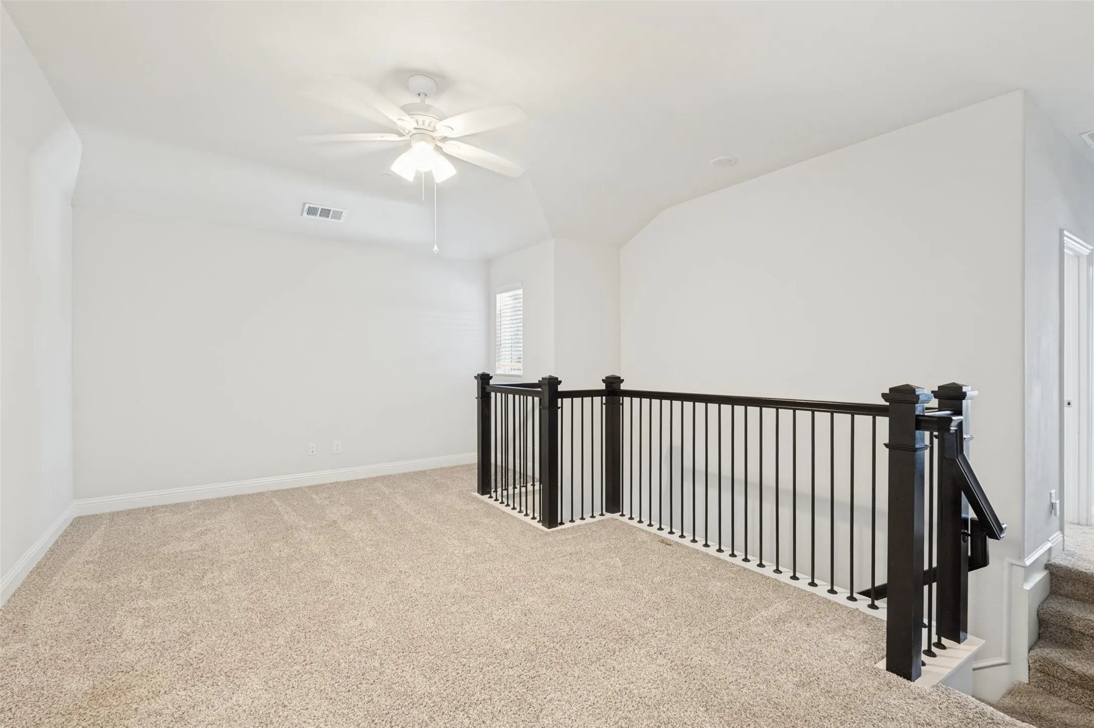 Townhouse For Rent in Denton County , 533 Hutchinson Lane, Lewisville, Texas 75077, 3 Bedroom, 3 Bathroom, 2 Garage spaces, 1,936 Sqft, built in 2022, mls#21316617, Real Estate Agent in Lewisville, Homes For Rent in Denton county, Homes For Rent in Lewisville, Realtor in Lewisville Texas, Real Estate Brokerage Independent Realty Texas, Luminita Cordes Realtor