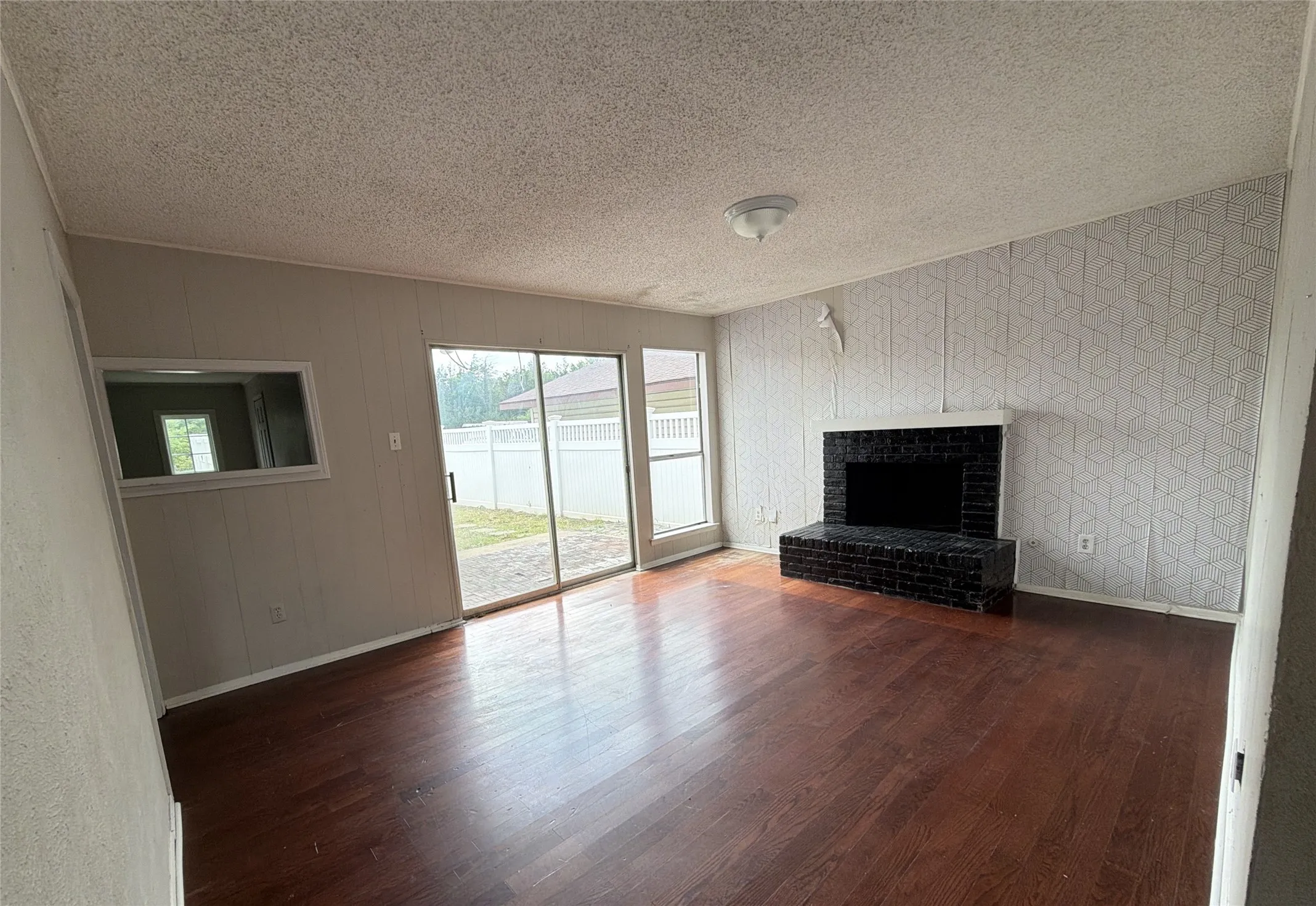 Single Family Residence For Sale in Dallas County , 7791 Los Gatos Drive, Dallas, Texas 75232, 4 Bedroom, 2 Bathroom, Garage spaces, 2,092 Sqft, built in 1975, mls#21316493, Real Estate Agent in Dallas, Homes For Sale in Dallas county, Homes For Sale in Dallas, Realtor in Dallas Texas, Real Estate Brokerage Independent Realty Texas, Luminita Cordes Realtor
