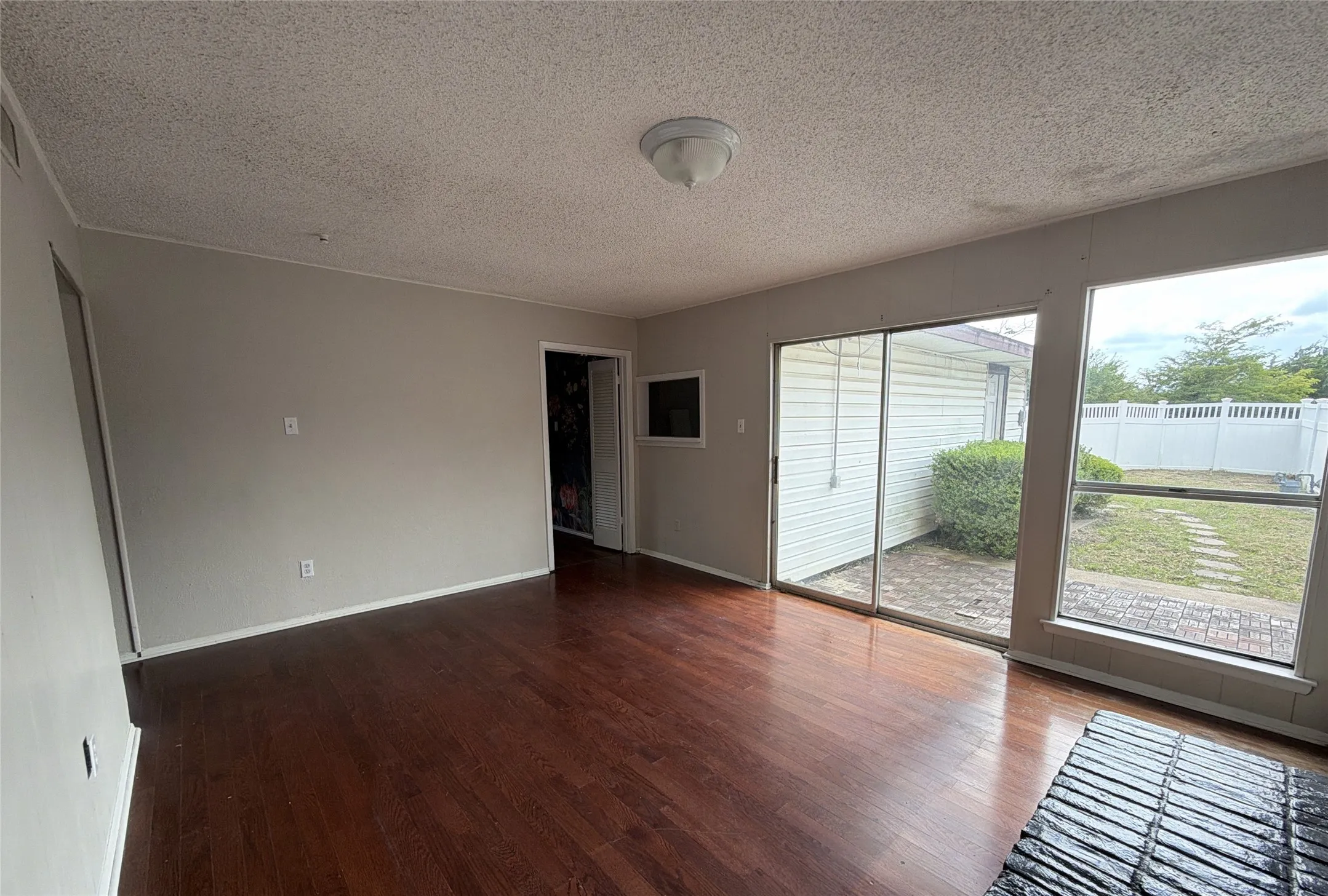 Single Family Residence For Sale in Dallas County , 7791 Los Gatos Drive, Dallas, Texas 75232, 4 Bedroom, 2 Bathroom, Garage spaces, 2,092 Sqft, built in 1975, mls#21316493, Real Estate Agent in Dallas, Homes For Sale in Dallas county, Homes For Sale in Dallas, Realtor in Dallas Texas, Real Estate Brokerage Independent Realty Texas, Luminita Cordes Realtor