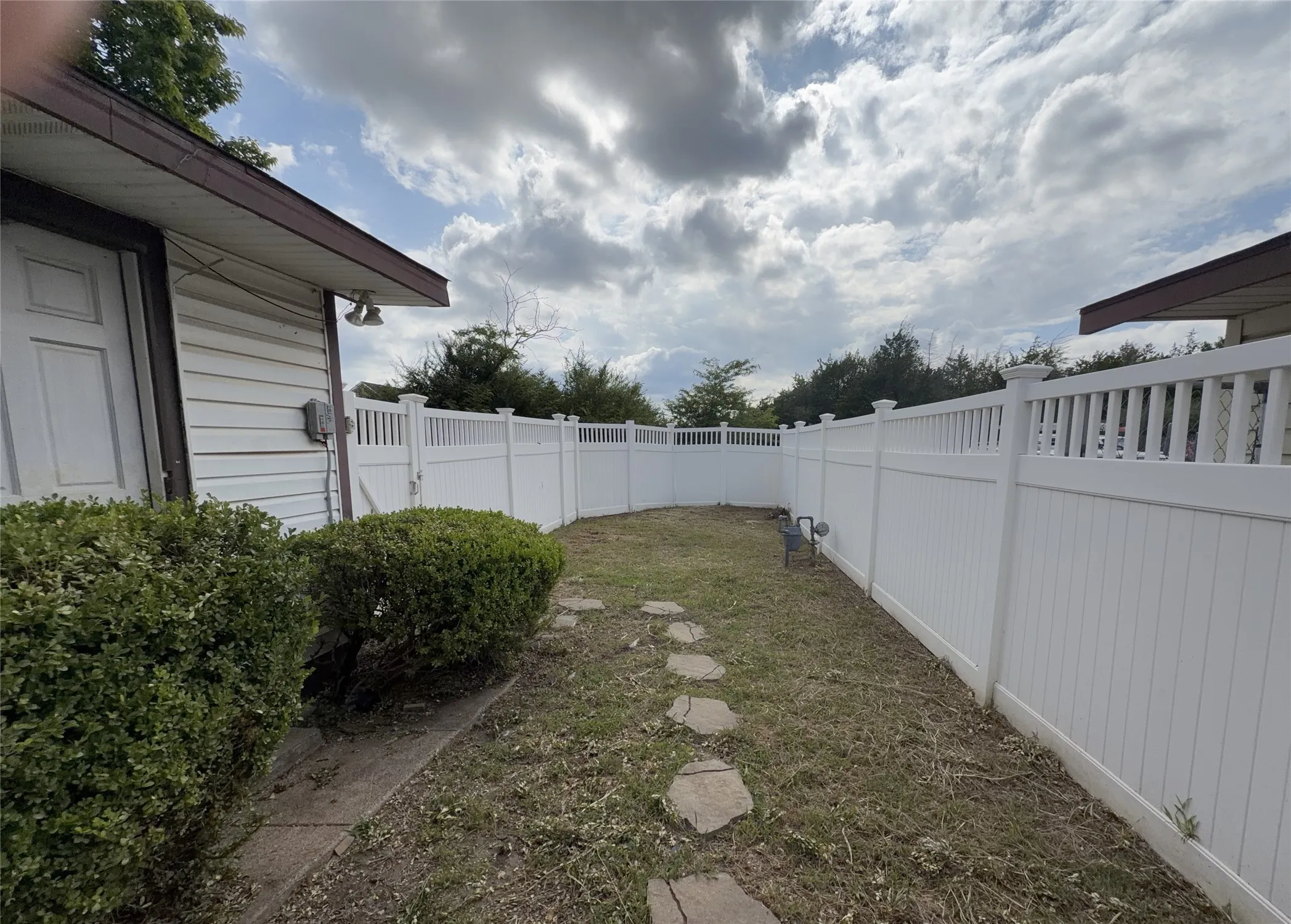 Single Family Residence For Sale in Dallas County , 7791 Los Gatos Drive, Dallas, Texas 75232, 4 Bedroom, 2 Bathroom, Garage spaces, 2,092 Sqft, built in 1975, mls#21316493, Real Estate Agent in Dallas, Homes For Sale in Dallas county, Homes For Sale in Dallas, Realtor in Dallas Texas, Real Estate Brokerage Independent Realty Texas, Luminita Cordes Realtor