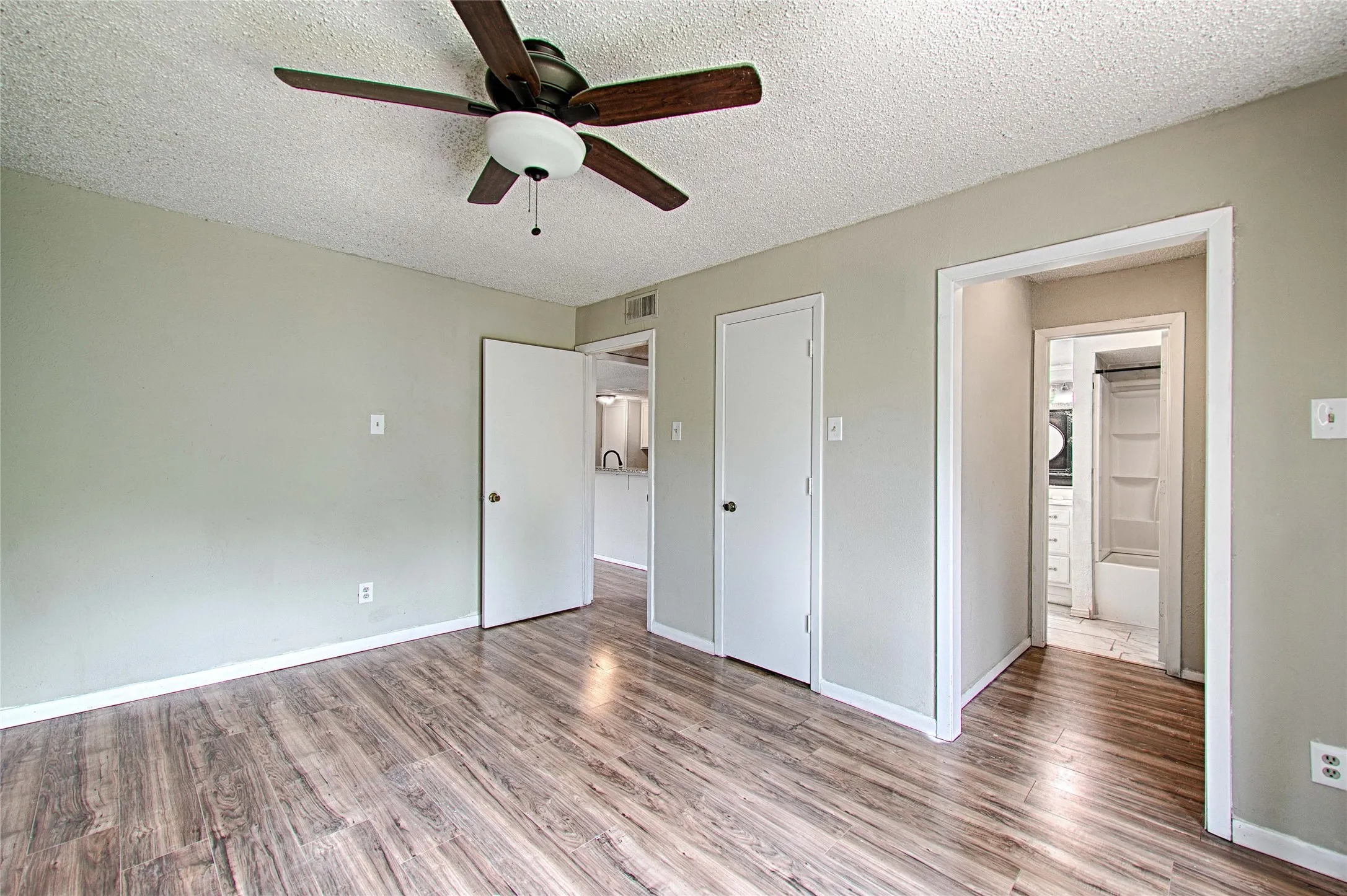 Condominium For Rent in Dallas County , 15889 Preston Road 1001, Dallas, Texas 75248, 2 Bedroom, 2 Bathroom, Garage spaces, 1,443 Sqft, built in 1983, mls#21309921, Real Estate Agent in Dallas, Homes For Rent in Dallas county, Homes For Rent in Dallas, Realtor in Dallas Texas, Real Estate Brokerage Independent Realty Texas, Luminita Cordes Realtor