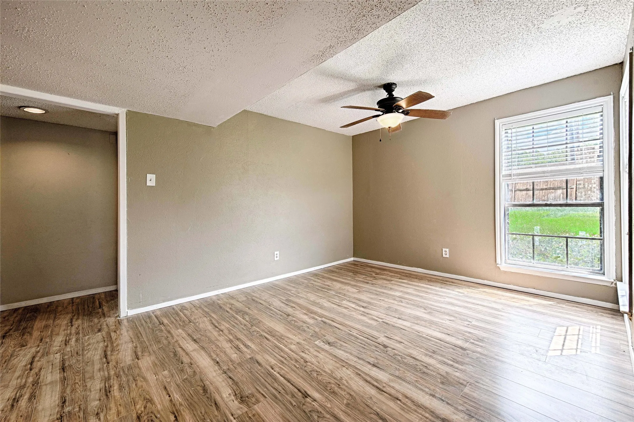 Condominium For Rent in Dallas County , 15889 Preston Road 1001, Dallas, Texas 75248, 2 Bedroom, 2 Bathroom, Garage spaces, 1,443 Sqft, built in 1983, mls#21309921, Real Estate Agent in Dallas, Homes For Rent in Dallas county, Homes For Rent in Dallas, Realtor in Dallas Texas, Real Estate Brokerage Independent Realty Texas, Luminita Cordes Realtor