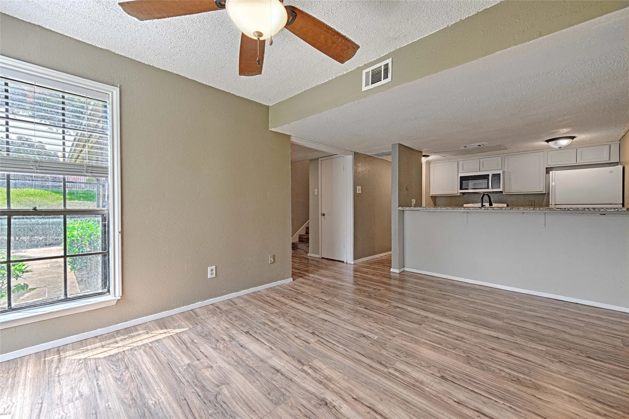 Condominium For Rent in Dallas County , 15889 Preston Road 1001, Dallas, Texas 75248, 2 Bedroom, 2 Bathroom, Garage spaces, 1,443 Sqft, built in 1983, mls#21309921, Real Estate Agent in Dallas, Homes For Rent in Dallas county, Homes For Rent in Dallas, Realtor in Dallas Texas, Real Estate Brokerage Independent Realty Texas, Luminita Cordes Realtor