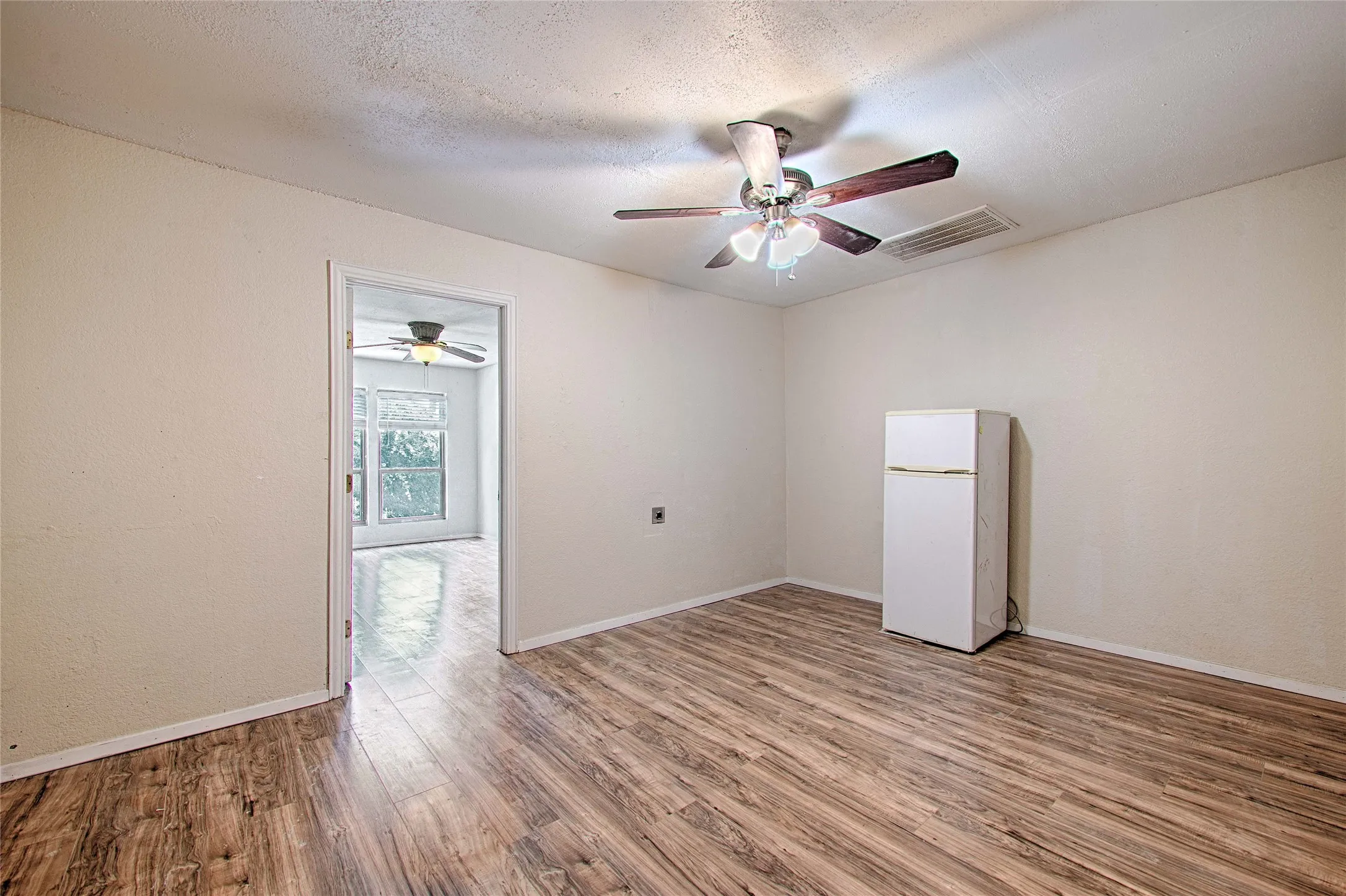 Condominium For Rent in Dallas County , 15889 Preston Road 1001, Dallas, Texas 75248, 2 Bedroom, 2 Bathroom, Garage spaces, 1,443 Sqft, built in 1983, mls#21309921, Real Estate Agent in Dallas, Homes For Rent in Dallas county, Homes For Rent in Dallas, Realtor in Dallas Texas, Real Estate Brokerage Independent Realty Texas, Luminita Cordes Realtor