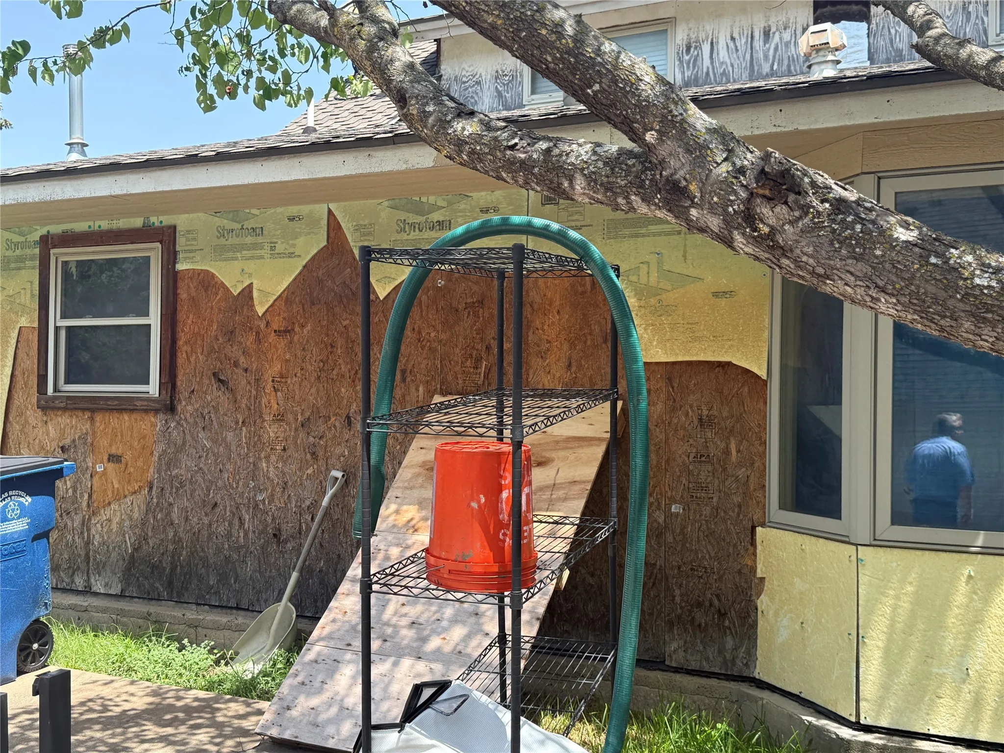 Single Family Residence For Sale in Dallas County , 2904 Bridal Wreath Lane, Dallas, Texas 75233, 4 Bedrooms, 4 Bathrooms, 2 Garage spaces, 2,598 Sqft, built in 1970, Price $279,000, mls#21316549, Real Estate Agent in Dallas, Homes For Sale in Dallas county, Homes For Sale in Dallas, Realtor in Dallas Texas, Real Estate Brokerage Independent Realty Texas, Luminita Cordes Realtor