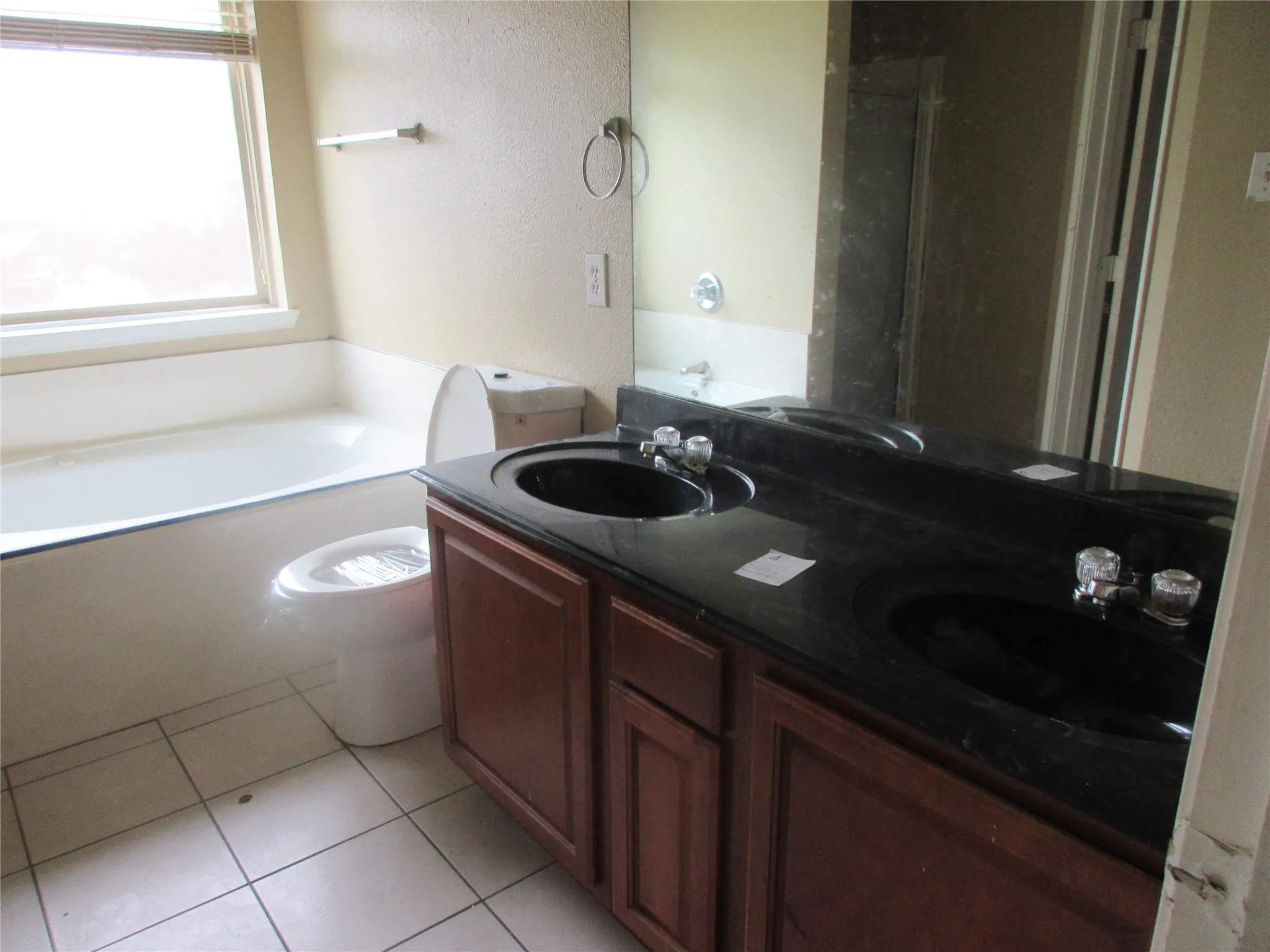 Single Family Residence For Sale in Tarrant County , 1100 Manhassett Court, Fort Worth, Texas 76140, 3 Bedroom, 2 Bathroom, 2 Garage spaces, 1,498 Sqft, built in 2008, mls#21316631, Real Estate Agent in Fort Worth, Homes For Sale in Tarrant county, Homes For Sale in Fort Worth, Realtor in Fort Worth Texas, Real Estate Brokerage Independent Realty Texas, Luminita Cordes Realtor