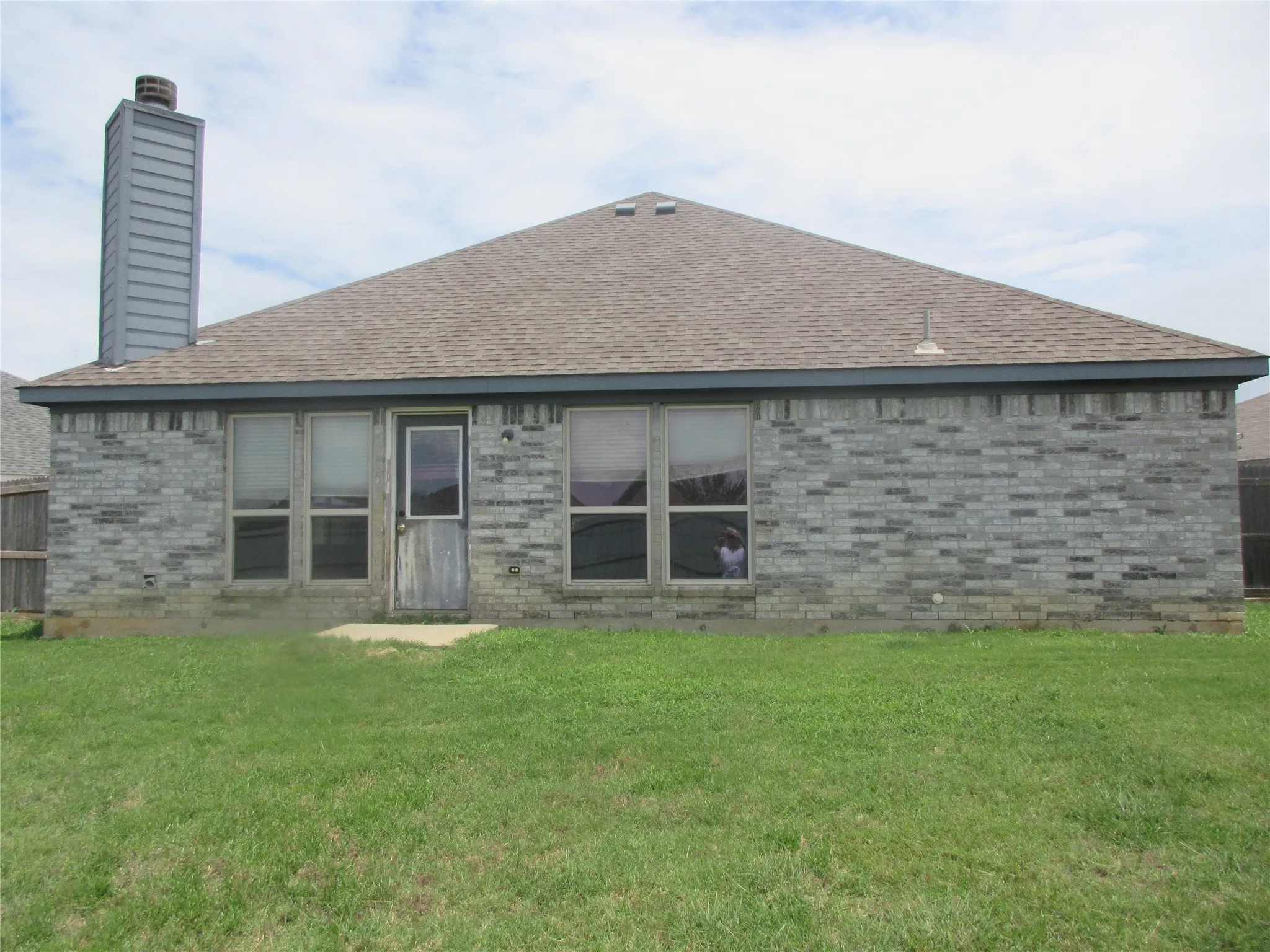 Single Family Residence For Sale in Tarrant County , 1100 Manhassett Court, Fort Worth, Texas 76140, 3 Bedroom, 2 Bathroom, 2 Garage spaces, 1,498 Sqft, built in 2008, mls#21316631, Real Estate Agent in Fort Worth, Homes For Sale in Tarrant county, Homes For Sale in Fort Worth, Realtor in Fort Worth Texas, Real Estate Brokerage Independent Realty Texas, Luminita Cordes Realtor