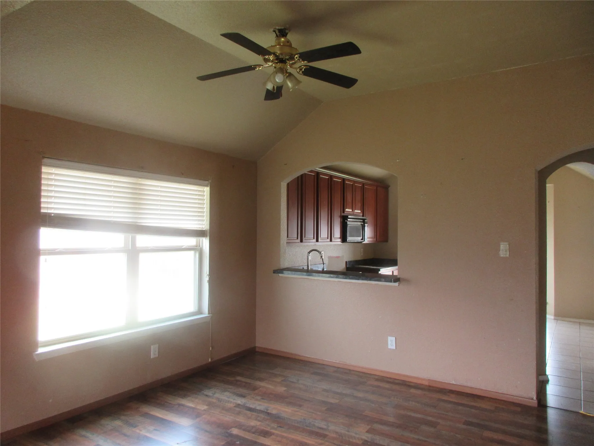 Single Family Residence For Sale in Tarrant County , 1100 Manhassett Court, Fort Worth, Texas 76140, 3 Bedroom, 2 Bathroom, 2 Garage spaces, 1,498 Sqft, built in 2008, mls#21316631, Real Estate Agent in Fort Worth, Homes For Sale in Tarrant county, Homes For Sale in Fort Worth, Realtor in Fort Worth Texas, Real Estate Brokerage Independent Realty Texas, Luminita Cordes Realtor