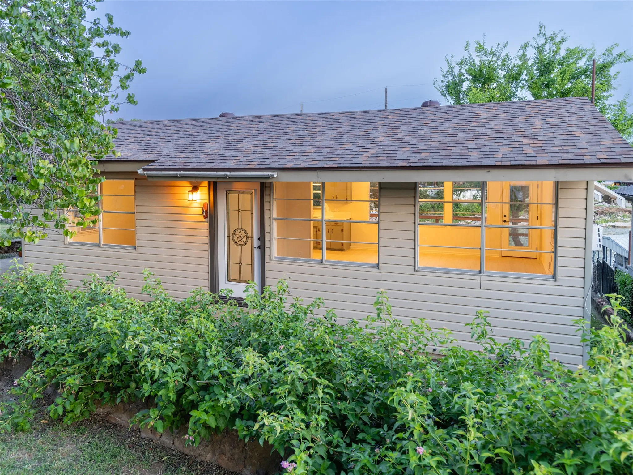 Single Family Residence For Sale in Wise County , 121 Lure Street, Bridgeport, Texas 76426, 1 Bedroom, 1 Bathroom, Garage spaces, 704 Sqft, built in 1978, mls#21316571, Real Estate Agent in Bridgeport, Homes For Sale in Wise county, Homes For Sale in Bridgeport, Realtor in Bridgeport Texas, Real Estate Brokerage Independent Realty Texas, Luminita Cordes Realtor