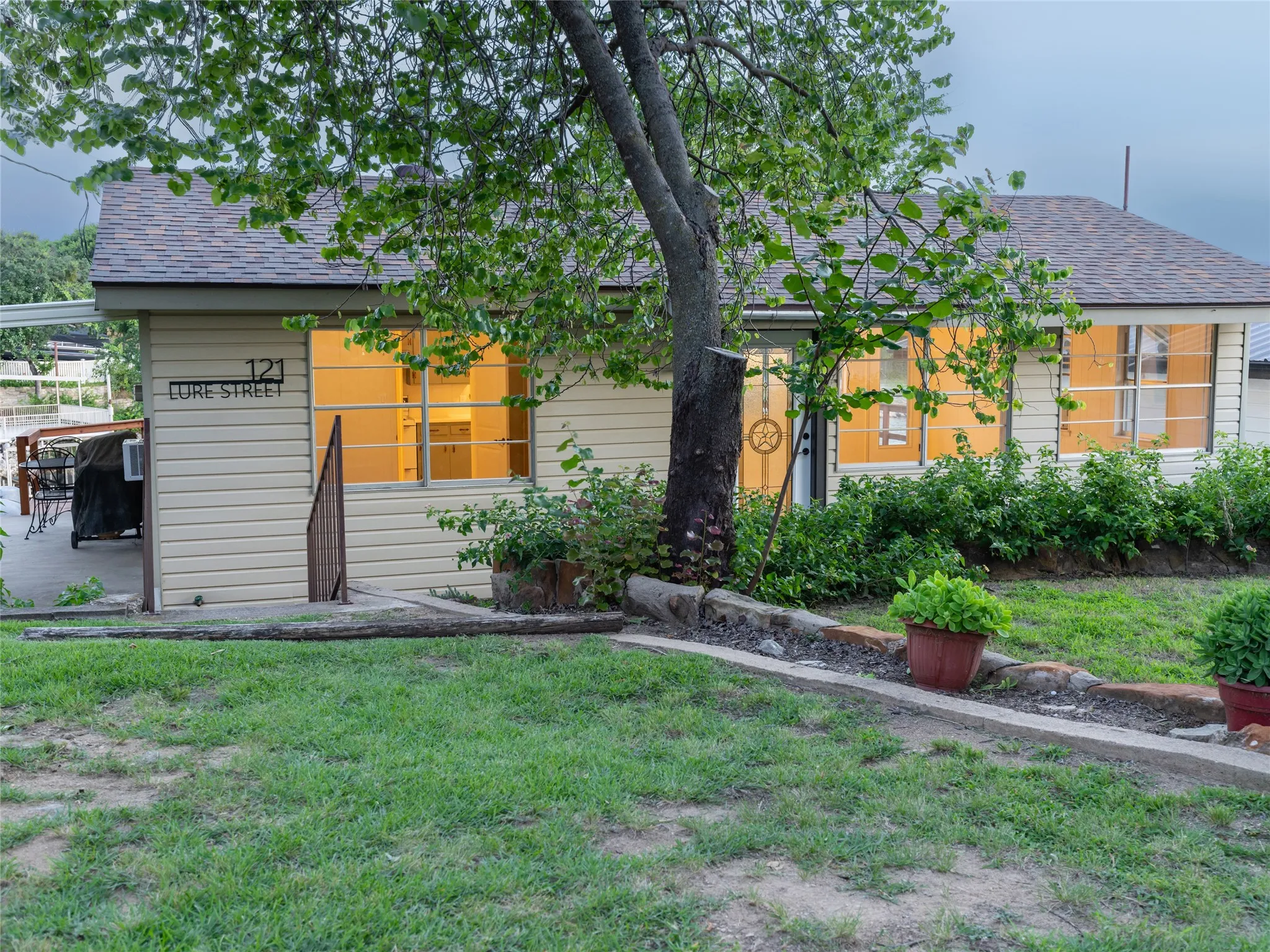 Single Family Residence For Sale in Wise County , 121 Lure Street, Bridgeport, Texas 76426, 1 Bedroom, 1 Bathroom, Garage spaces, 704 Sqft, built in 1978, mls#21316571, Real Estate Agent in Bridgeport, Homes For Sale in Wise county, Homes For Sale in Bridgeport, Realtor in Bridgeport Texas, Real Estate Brokerage Independent Realty Texas, Luminita Cordes Realtor