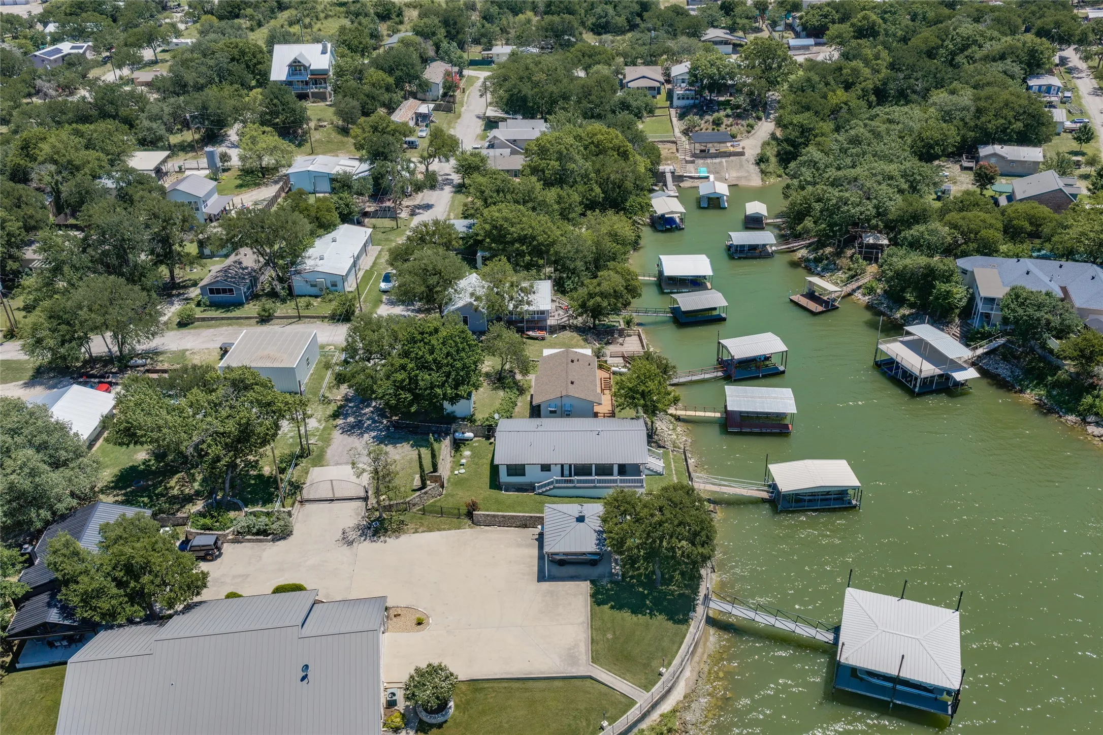 Single Family Residence For Sale in Wise County , 121 Lure Street, Bridgeport, Texas 76426, 1 Bedroom, 1 Bathroom, Garage spaces, 704 Sqft, built in 1978, mls#21316571, Real Estate Agent in Bridgeport, Homes For Sale in Wise county, Homes For Sale in Bridgeport, Realtor in Bridgeport Texas, Real Estate Brokerage Independent Realty Texas, Luminita Cordes Realtor