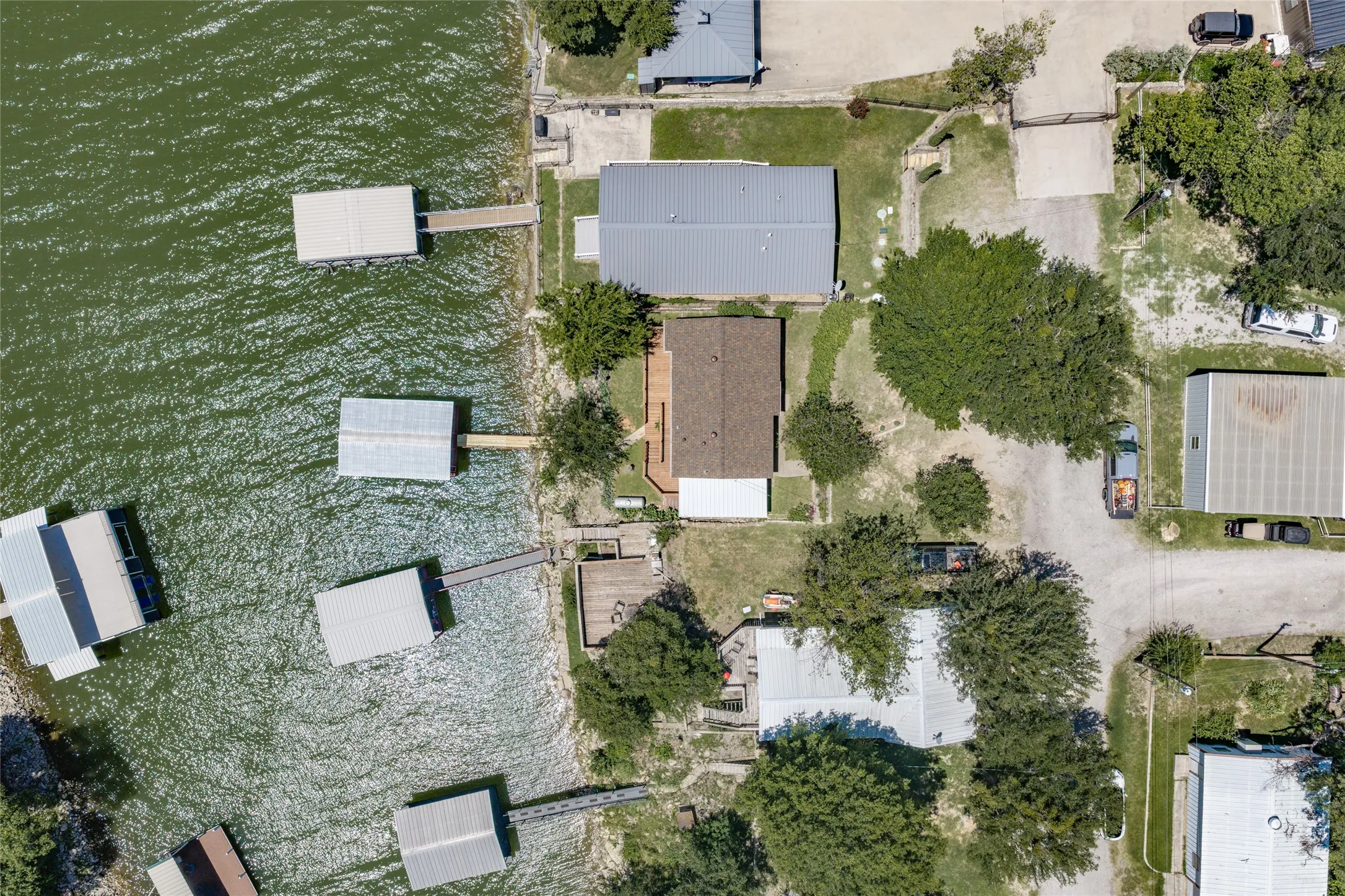 Single Family Residence For Sale in Wise County , 121 Lure Street, Bridgeport, Texas 76426, 1 Bedroom, 1 Bathroom, Garage spaces, 704 Sqft, built in 1978, mls#21316571, Real Estate Agent in Bridgeport, Homes For Sale in Wise county, Homes For Sale in Bridgeport, Realtor in Bridgeport Texas, Real Estate Brokerage Independent Realty Texas, Luminita Cordes Realtor