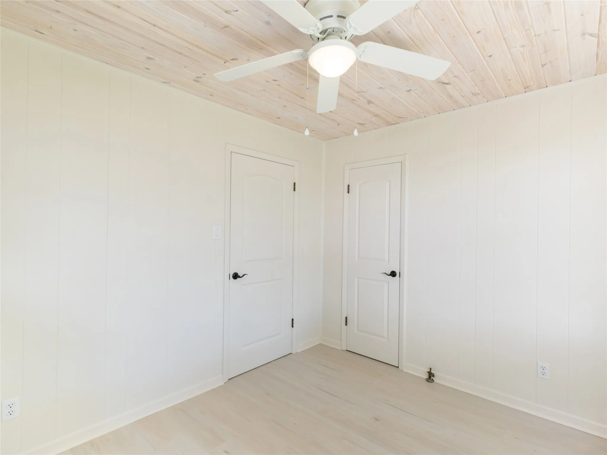 Single Family Residence For Sale in Wise County , 121 Lure Street, Bridgeport, Texas 76426, 1 Bedroom, 1 Bathroom, Garage spaces, 704 Sqft, built in 1978, mls#21316571, Real Estate Agent in Bridgeport, Homes For Sale in Wise county, Homes For Sale in Bridgeport, Realtor in Bridgeport Texas, Real Estate Brokerage Independent Realty Texas, Luminita Cordes Realtor