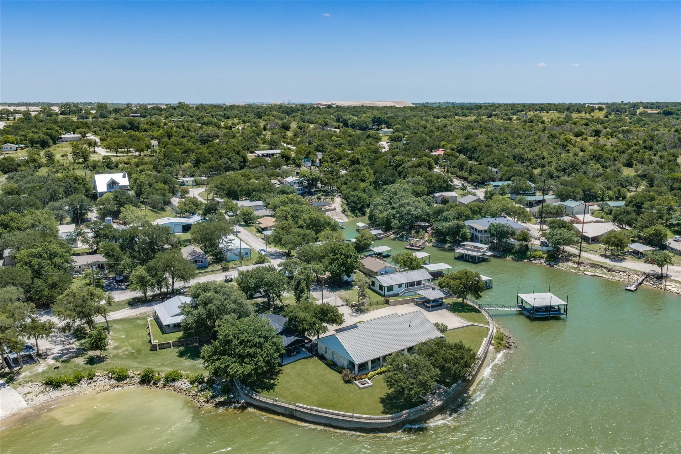 Single Family Residence For Sale in Wise County , 121 Lure Street, Bridgeport, Texas 76426, 1 Bedroom, 1 Bathroom, Garage spaces, 704 Sqft, built in 1978, mls#21316571, Real Estate Agent in Bridgeport, Homes For Sale in Wise county, Homes For Sale in Bridgeport, Realtor in Bridgeport Texas, Real Estate Brokerage Independent Realty Texas, Luminita Cordes Realtor