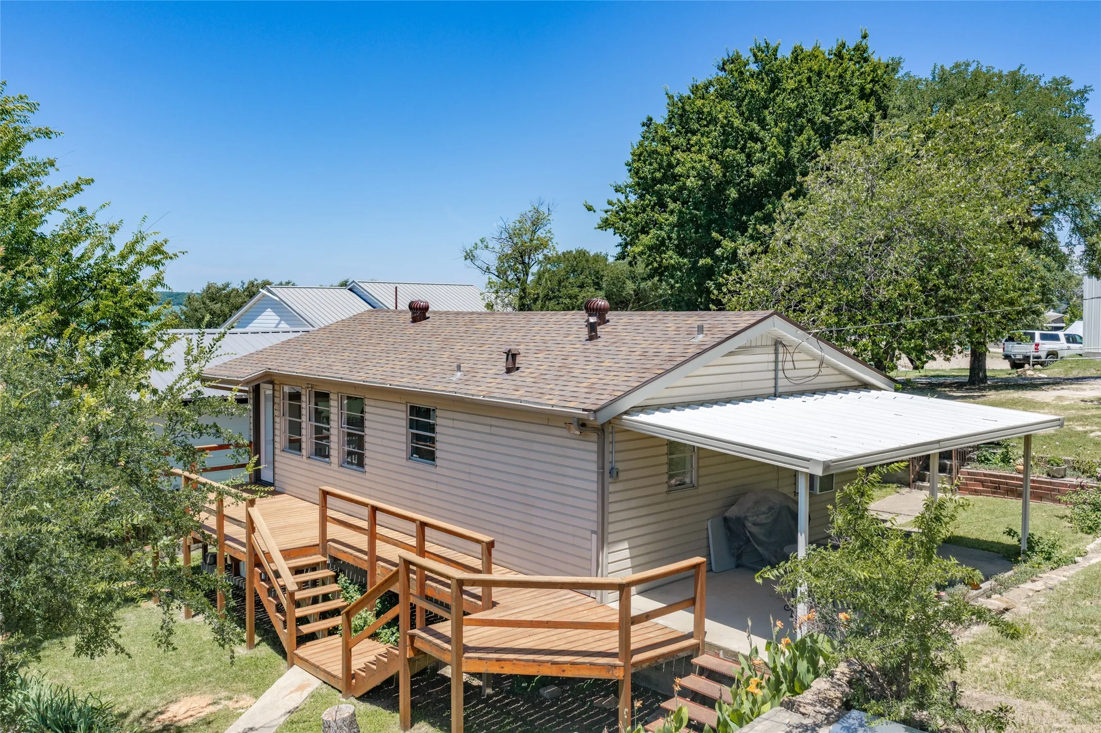 Single Family Residence For Sale in Wise County , 121 Lure Street, Bridgeport, Texas 76426, 1 Bedroom, 1 Bathroom, Garage spaces, 704 Sqft, built in 1978, mls#21316571, Real Estate Agent in Bridgeport, Homes For Sale in Wise county, Homes For Sale in Bridgeport, Realtor in Bridgeport Texas, Real Estate Brokerage Independent Realty Texas, Luminita Cordes Realtor