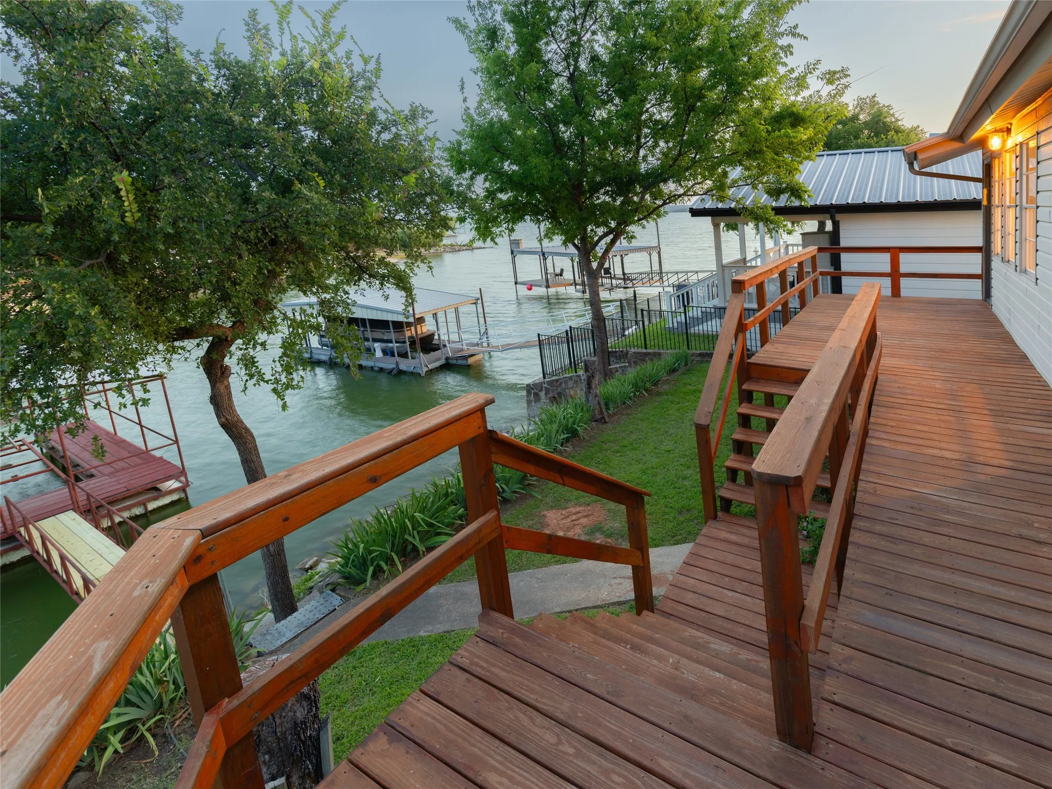 Single Family Residence For Sale in Wise County , 121 Lure Street, Bridgeport, Texas 76426, 1 Bedroom, 1 Bathroom, Garage spaces, 704 Sqft, built in 1978, mls#21316571, Real Estate Agent in Bridgeport, Homes For Sale in Wise county, Homes For Sale in Bridgeport, Realtor in Bridgeport Texas, Real Estate Brokerage Independent Realty Texas, Luminita Cordes Realtor