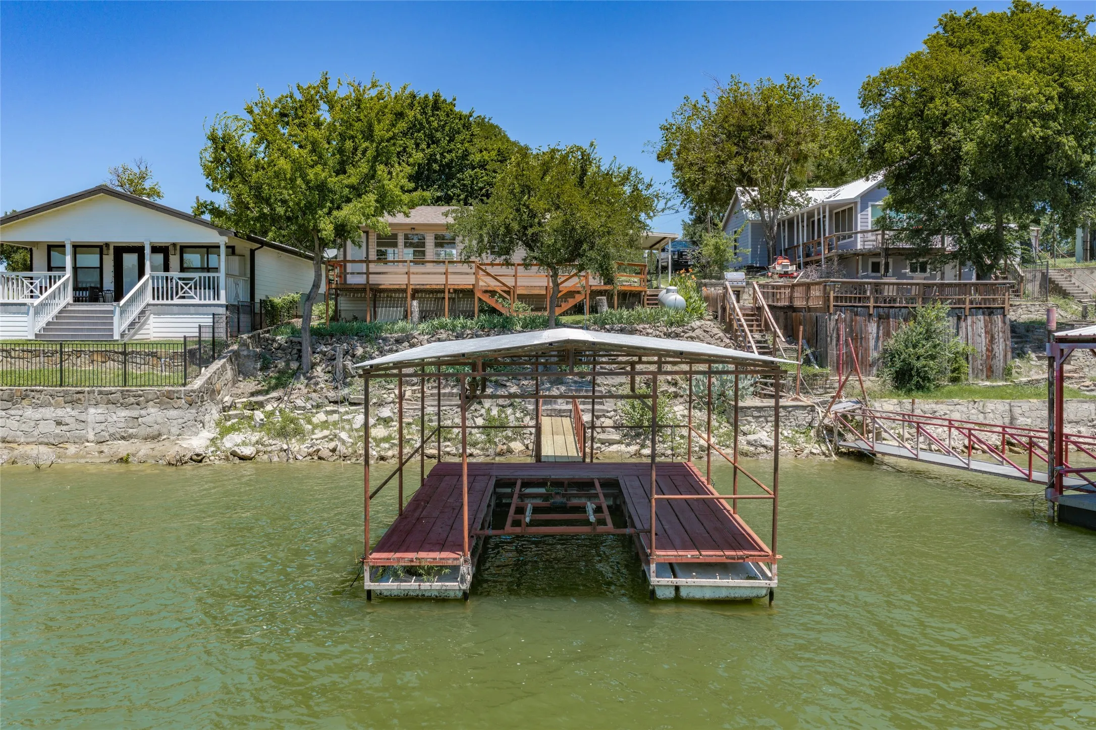 Single Family Residence For Sale in Wise County , 121 Lure Street, Bridgeport, Texas 76426, 1 Bedroom, 1 Bathroom, Garage spaces, 704 Sqft, built in 1978, mls#21316571, Real Estate Agent in Bridgeport, Homes For Sale in Wise county, Homes For Sale in Bridgeport, Realtor in Bridgeport Texas, Real Estate Brokerage Independent Realty Texas, Luminita Cordes Realtor