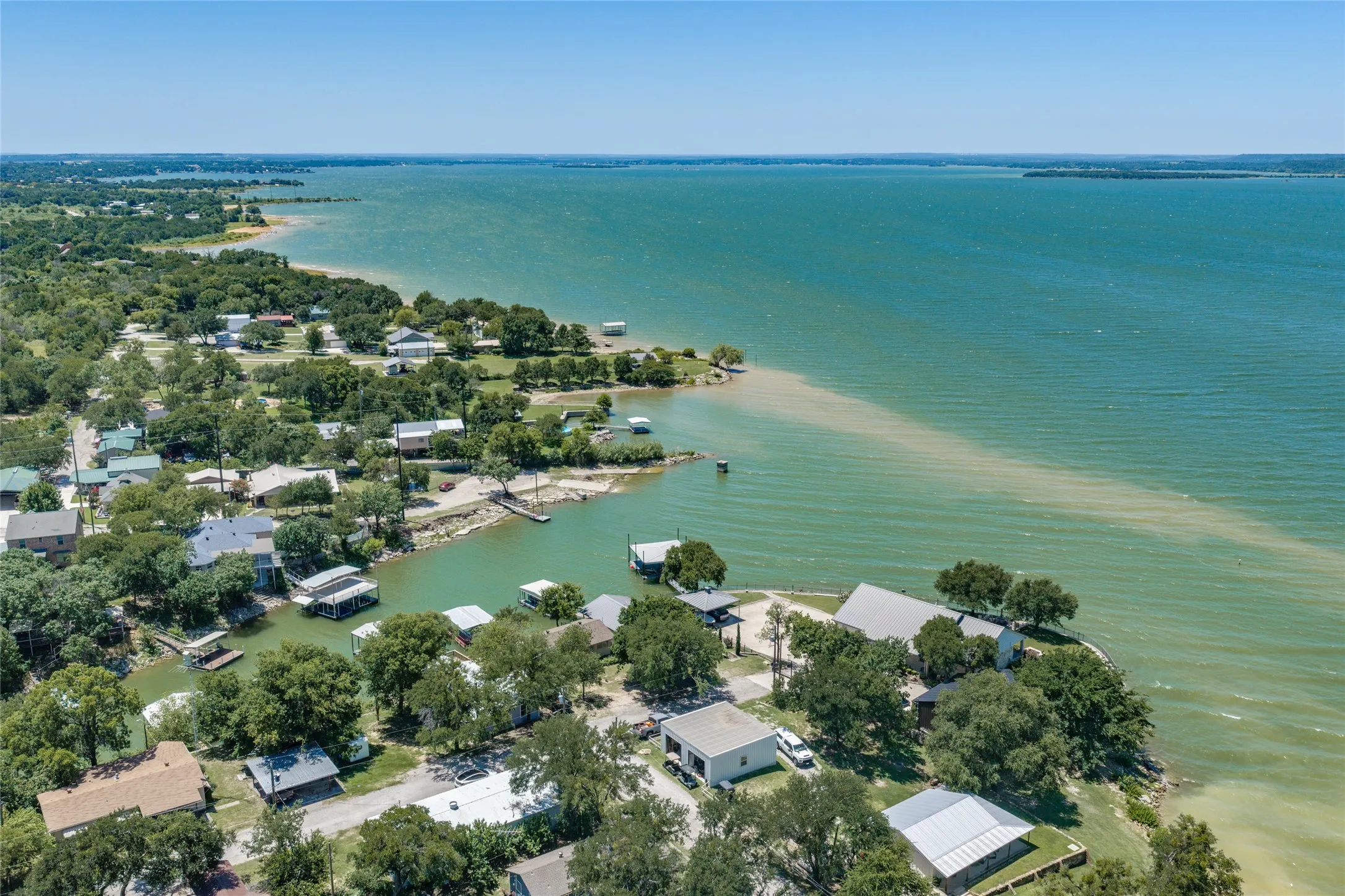 Single Family Residence For Sale in Wise County , 121 Lure Street, Bridgeport, Texas 76426, 1 Bedroom, 1 Bathroom, Garage spaces, 704 Sqft, built in 1978, mls#21316571, Real Estate Agent in Bridgeport, Homes For Sale in Wise county, Homes For Sale in Bridgeport, Realtor in Bridgeport Texas, Real Estate Brokerage Independent Realty Texas, Luminita Cordes Realtor