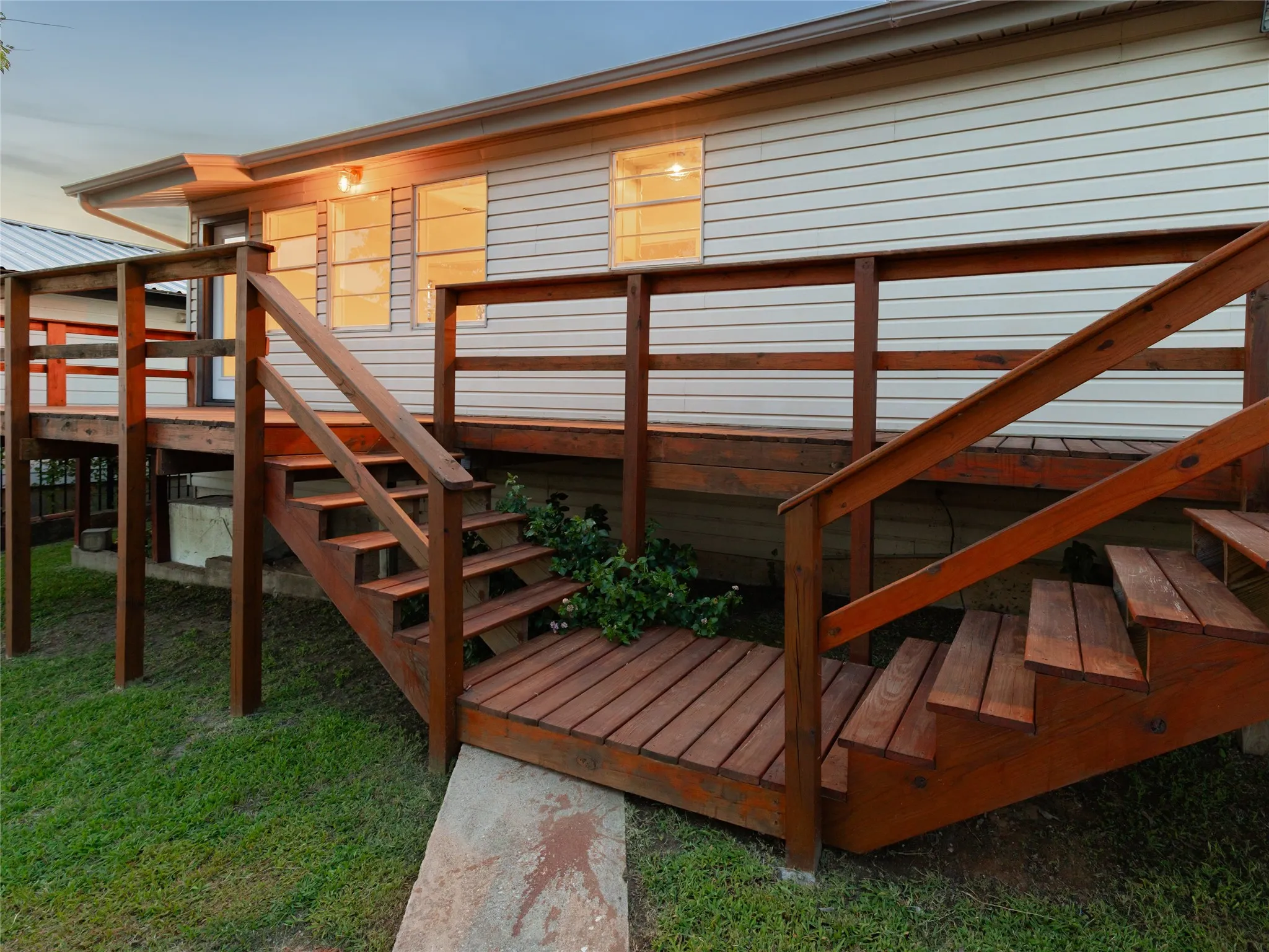 Single Family Residence For Sale in Wise County , 121 Lure Street, Bridgeport, Texas 76426, 1 Bedroom, 1 Bathroom, Garage spaces, 704 Sqft, built in 1978, mls#21316571, Real Estate Agent in Bridgeport, Homes For Sale in Wise county, Homes For Sale in Bridgeport, Realtor in Bridgeport Texas, Real Estate Brokerage Independent Realty Texas, Luminita Cordes Realtor