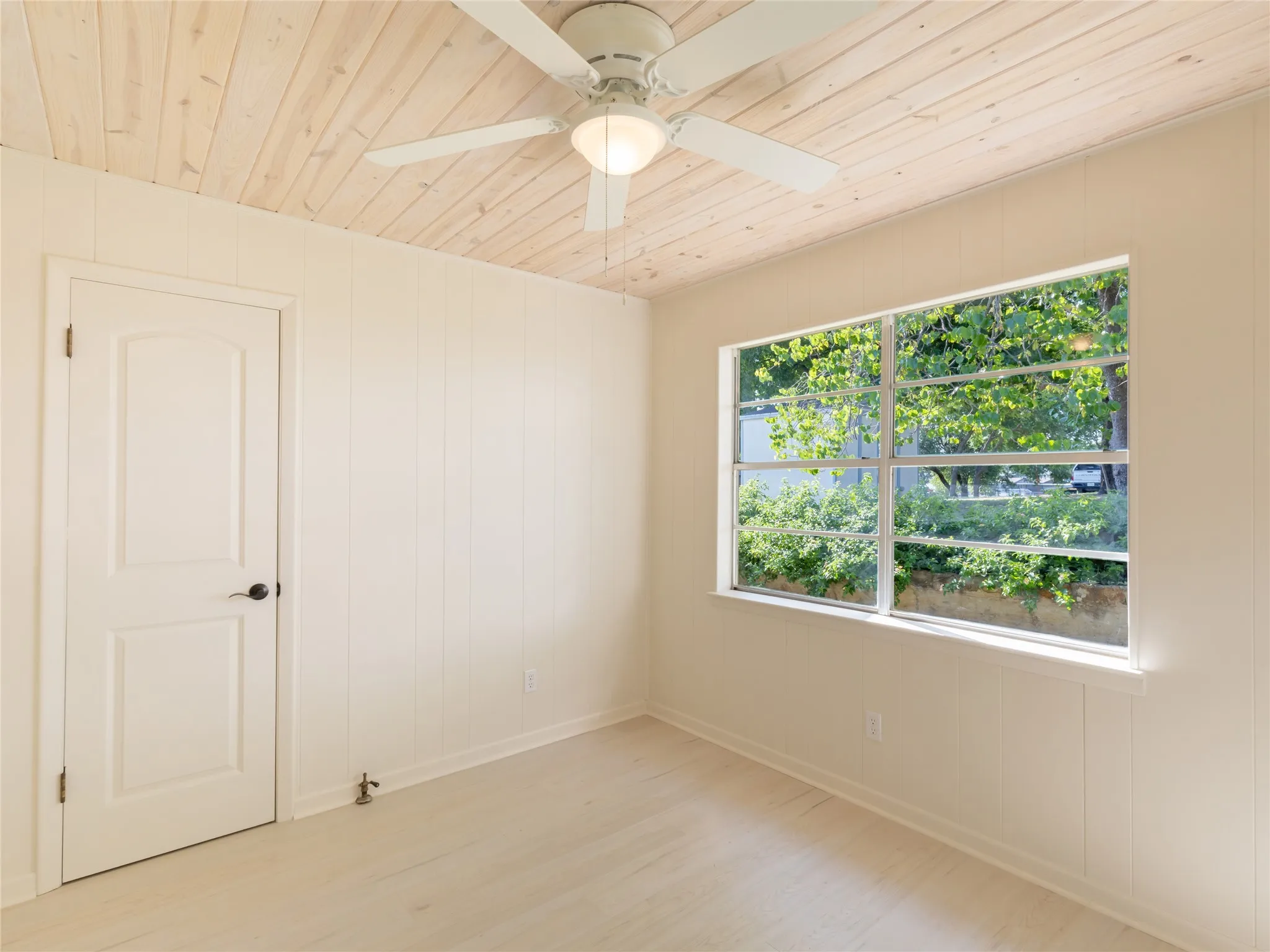 Single Family Residence For Sale in Wise County , 121 Lure Street, Bridgeport, Texas 76426, 1 Bedroom, 1 Bathroom, Garage spaces, 704 Sqft, built in 1978, mls#21316571, Real Estate Agent in Bridgeport, Homes For Sale in Wise county, Homes For Sale in Bridgeport, Realtor in Bridgeport Texas, Real Estate Brokerage Independent Realty Texas, Luminita Cordes Realtor