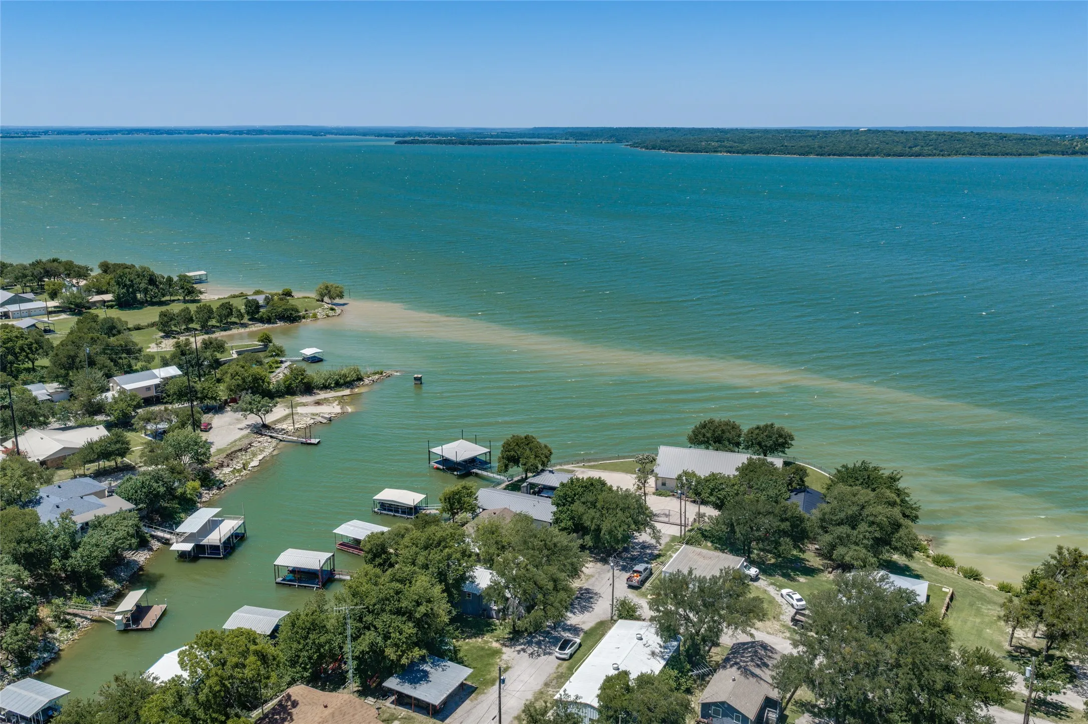 Single Family Residence For Sale in Wise County , 121 Lure Street, Bridgeport, Texas 76426, 1 Bedroom, 1 Bathroom, Garage spaces, 704 Sqft, built in 1978, mls#21316571, Real Estate Agent in Bridgeport, Homes For Sale in Wise county, Homes For Sale in Bridgeport, Realtor in Bridgeport Texas, Real Estate Brokerage Independent Realty Texas, Luminita Cordes Realtor