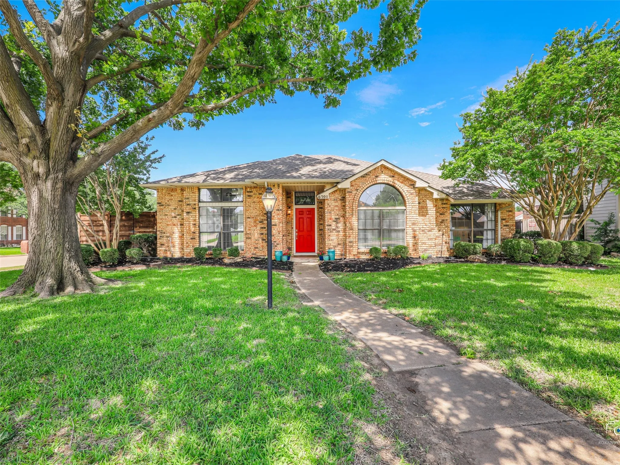 Single Family Residence For Sale in Collin County , 6701 Vero Drive, Plano, Texas 75023, 4 Bedroom, 2 Bathroom, 2 Garage spaces, 2,153 Sqft, built in 1986, mls#21315323, Real Estate Agent in Plano, Homes For Sale in Collin county, Homes For Sale in Plano, Realtor in Plano Texas, Real Estate Brokerage Independent Realty Texas, Luminita Cordes Realtor