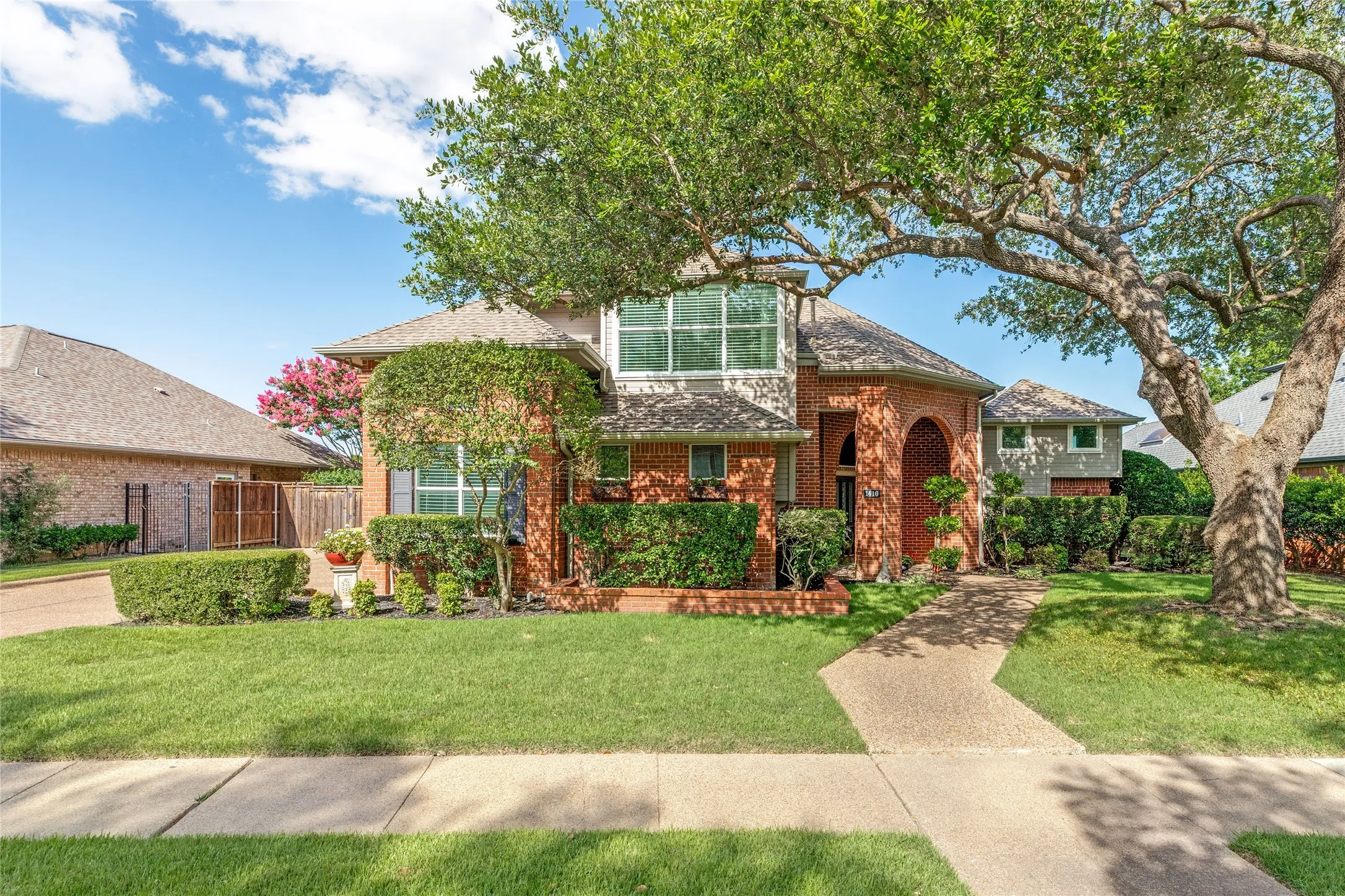 Single Family Residence For Sale in Collin County , 1410 Lakewood Drive, Mc Kinney, Texas 75072, 3 Bedroom, 3 Bathroom, 2 Garage spaces, 2,922 Sqft, built in 1988, mls#21136557, Real Estate Agent in Mc Kinney, Homes For Sale in Collin county, Homes For Sale in Mc Kinney, Realtor in Mc Kinney Texas, Real Estate Brokerage Independent Realty Texas, Luminita Cordes Realtor