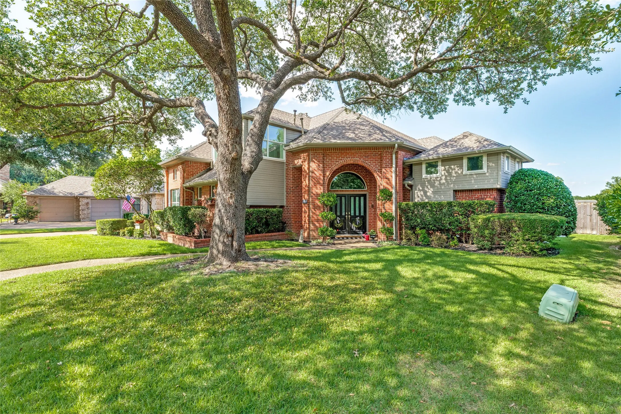 Single Family Residence For Sale in Collin County , 1410 Lakewood Drive, Mc Kinney, Texas 75072, 3 Bedroom, 3 Bathroom, 2 Garage spaces, 2,922 Sqft, built in 1988, mls#21136557, Real Estate Agent in Mc Kinney, Homes For Sale in Collin county, Homes For Sale in Mc Kinney, Realtor in Mc Kinney Texas, Real Estate Brokerage Independent Realty Texas, Luminita Cordes Realtor