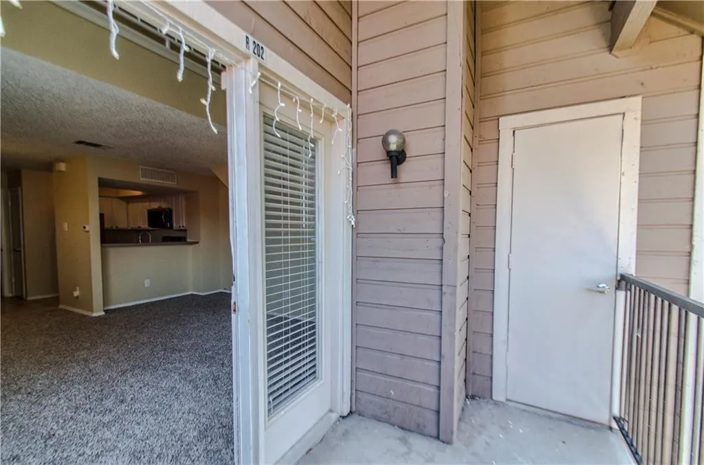 Condominium For Sale in Dallas County , 9835 Walnut Street 202, Dallas, Texas 75243, 2 Bedroom, 1 Bathroom, 1 Garage spaces, 774 Sqft, built in 1984, mls#21315147, Real Estate Agent in Dallas, Homes For Sale in Dallas county, Homes For Sale in Dallas, Realtor in Dallas Texas, Real Estate Brokerage Independent Realty Texas, Luminita Cordes Realtor