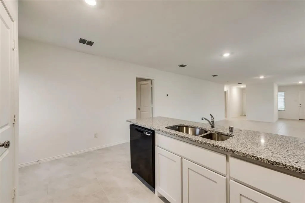 Single Family Residence For Rent in Tarrant County , 9724 Skyhawk Avenue, Fort Worth, Texas 76179, 3 Bedroom, 2 Bathroom, 2 Garage spaces, 1,411 Sqft, built in 2024, mls#21316681, Real Estate Agent in Fort Worth, Homes For Rent in Tarrant county, Homes For Rent in Fort Worth, Realtor in Fort Worth Texas, Real Estate Brokerage Independent Realty Texas, Luminita Cordes Realtor