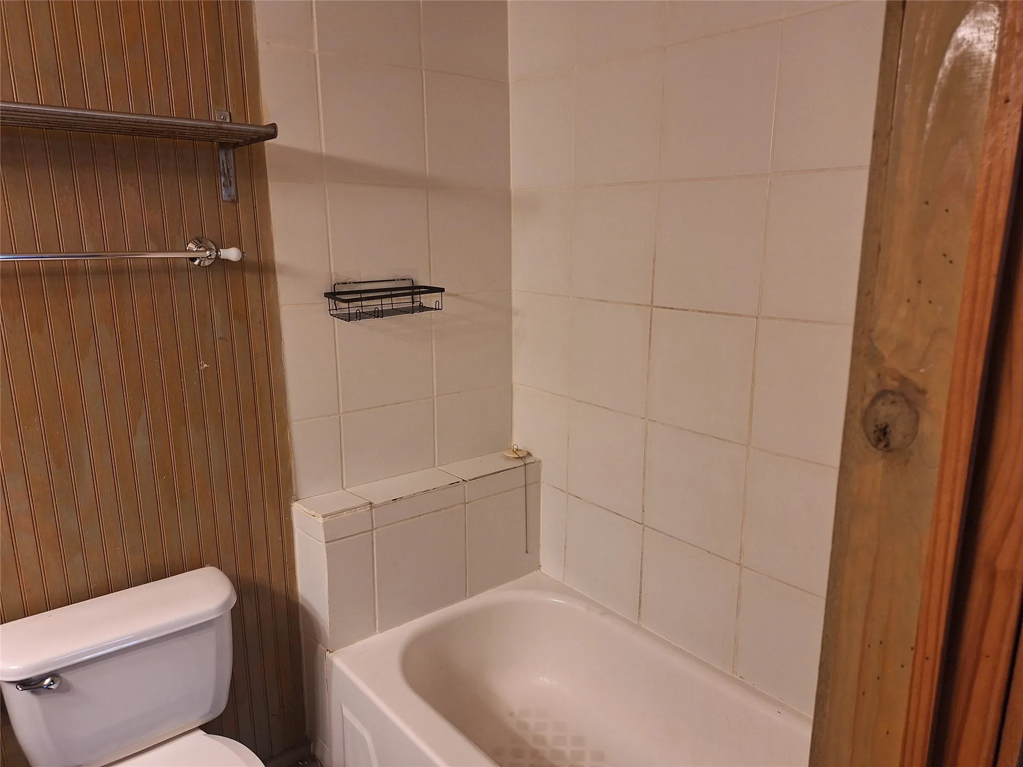 Apartment For Rent in Tarrant County , 1705 Chris Craft Drive 2, Grapevine, Texas 76051, 1 Bedroom, 1 Bathroom, Garage spaces, 650 Sqft, built in 1966, mls#21313590, Real Estate Agent in Grapevine, Homes For Rent in Tarrant county, Homes For Rent in Grapevine, Realtor in Grapevine Texas, Real Estate Brokerage Independent Realty Texas, Luminita Cordes Realtor