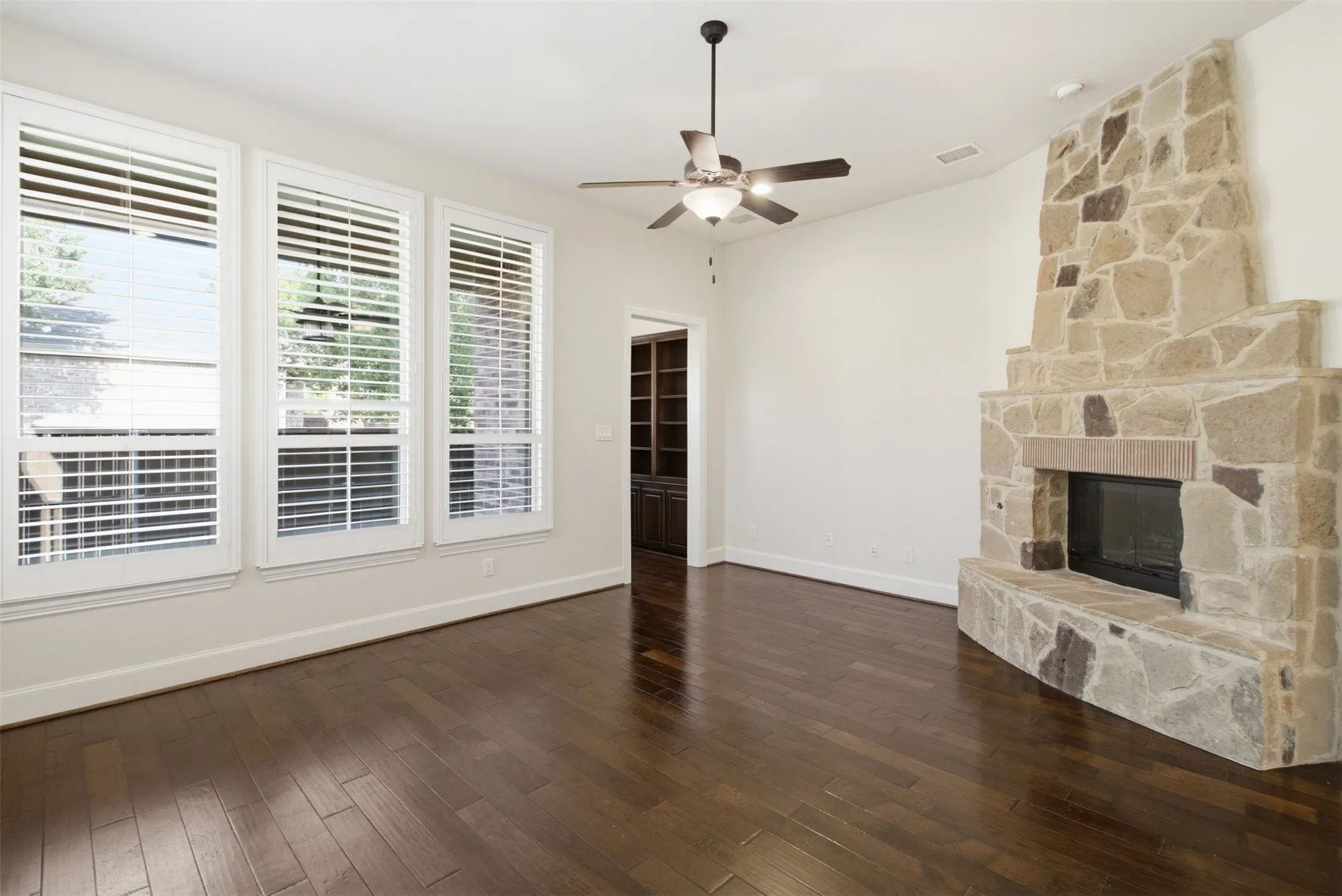 Single Family Residence For Sale in Collin County , 2270 Morning Dew Court, Allen, Texas 75013, 4 Bedroom, 3 Bathroom, 2 Garage spaces, 3,186 Sqft, built in 2013, mls#21316694, Real Estate Agent in Allen, Homes For Sale in Collin county, Homes For Sale in Allen, Realtor in Allen Texas, Real Estate Brokerage Independent Realty Texas, Luminita Cordes Realtor