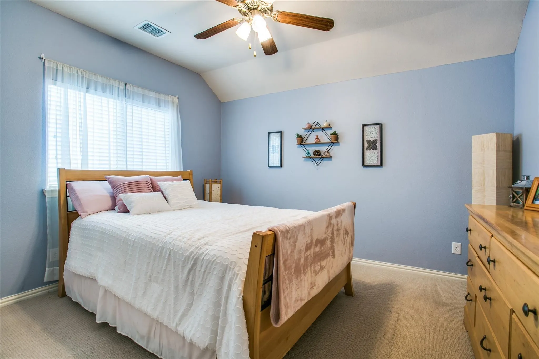 Single Family Residence For Rent in Collin County , 5424 Oakley Road, Mc Kinney, Texas 75070, 4 Bedroom, 3 Bathroom, 2 Garage spaces, 2,657 Sqft, built in 2004, mls#21316703, Real Estate Agent in Mc Kinney, Homes For Rent in Collin county, Homes For Rent in Mc Kinney, Realtor in Mc Kinney Texas, Real Estate Brokerage Independent Realty Texas, Luminita Cordes Realtor